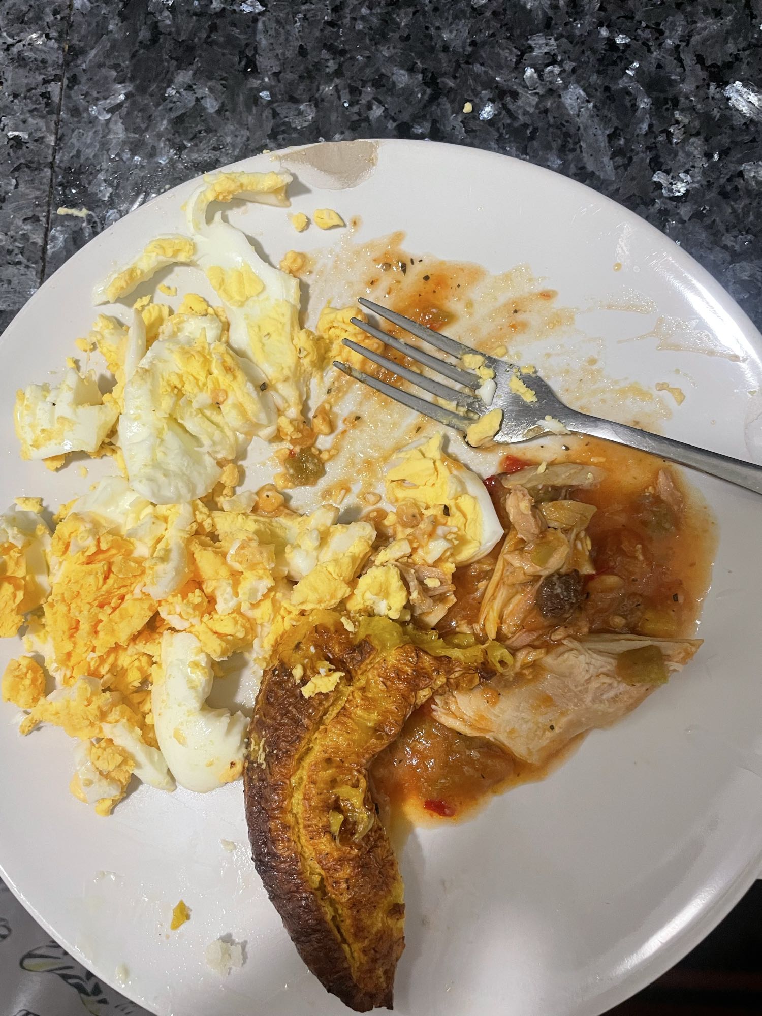 Huevos con plátano y pollo