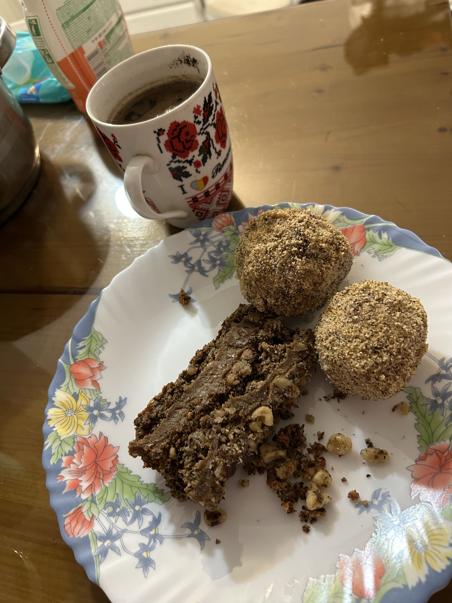 Prăjitură low carb cu nuci și găluște cu prune