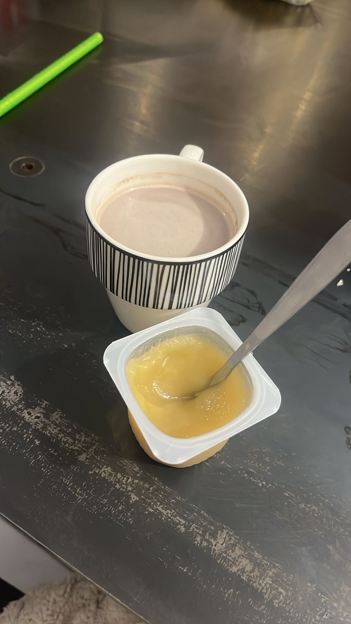 Compote et chocolat chaud