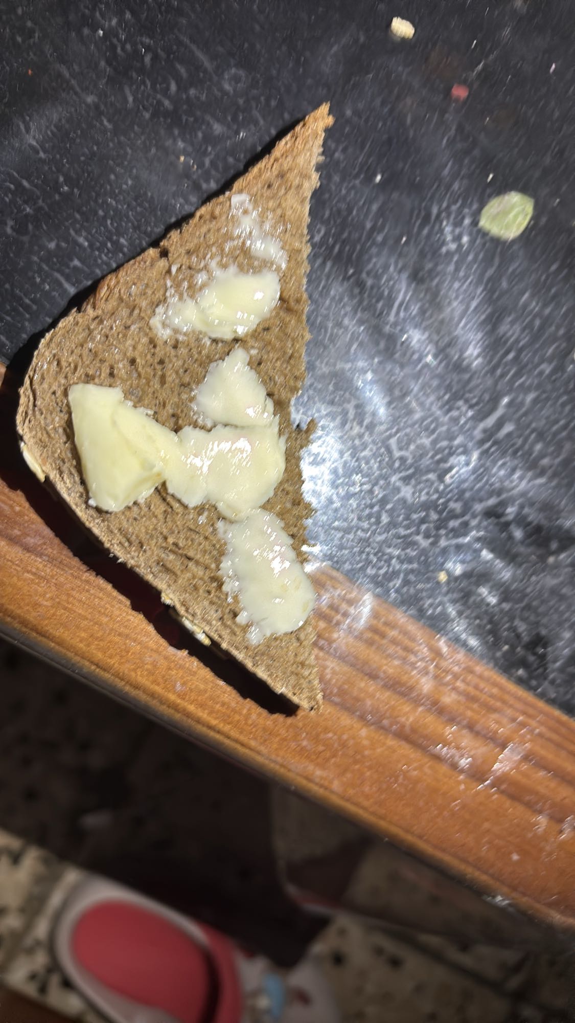 Pain complet au beurre