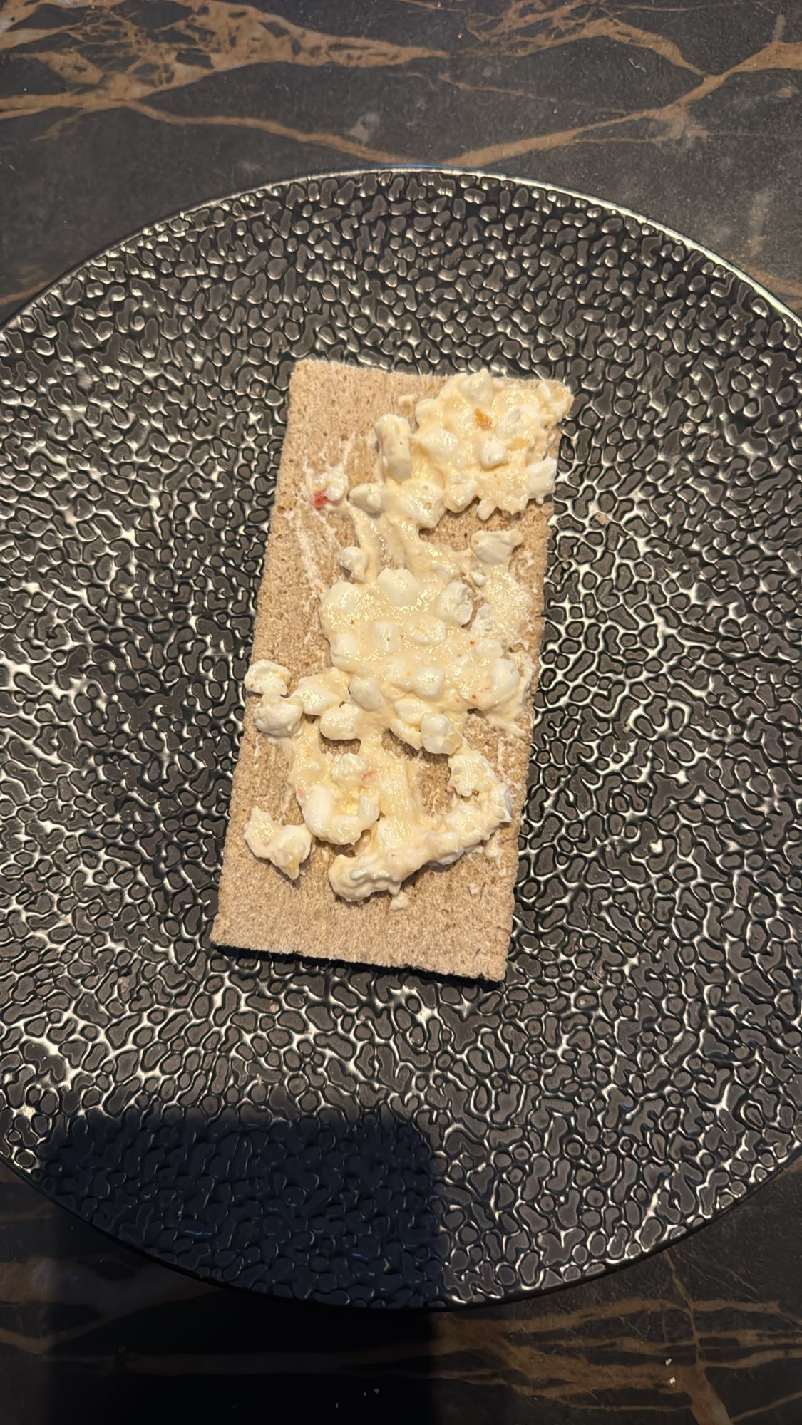 Knäckebröd met hüttenkäse