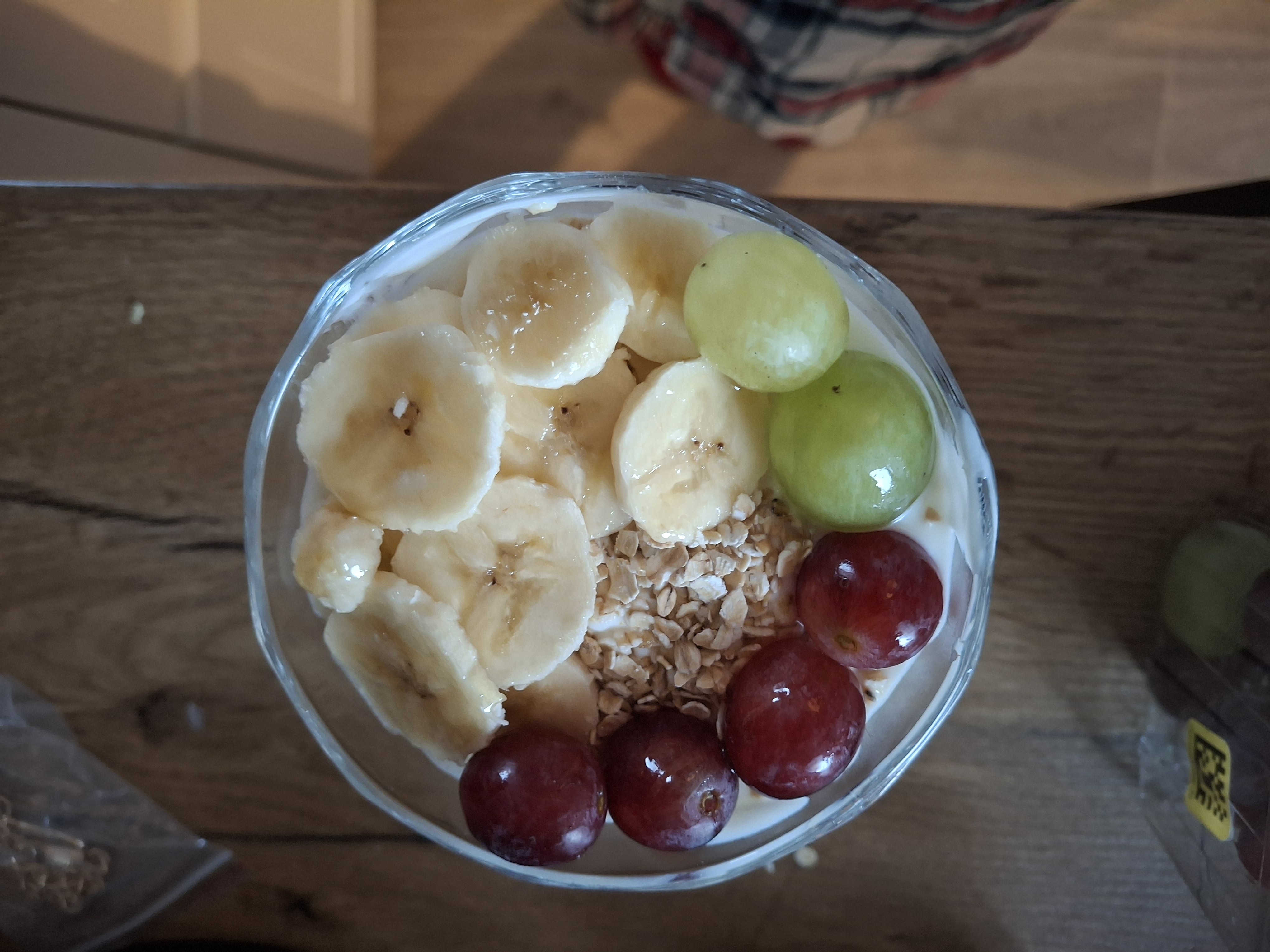Yoghurt mit Obst & Hafer