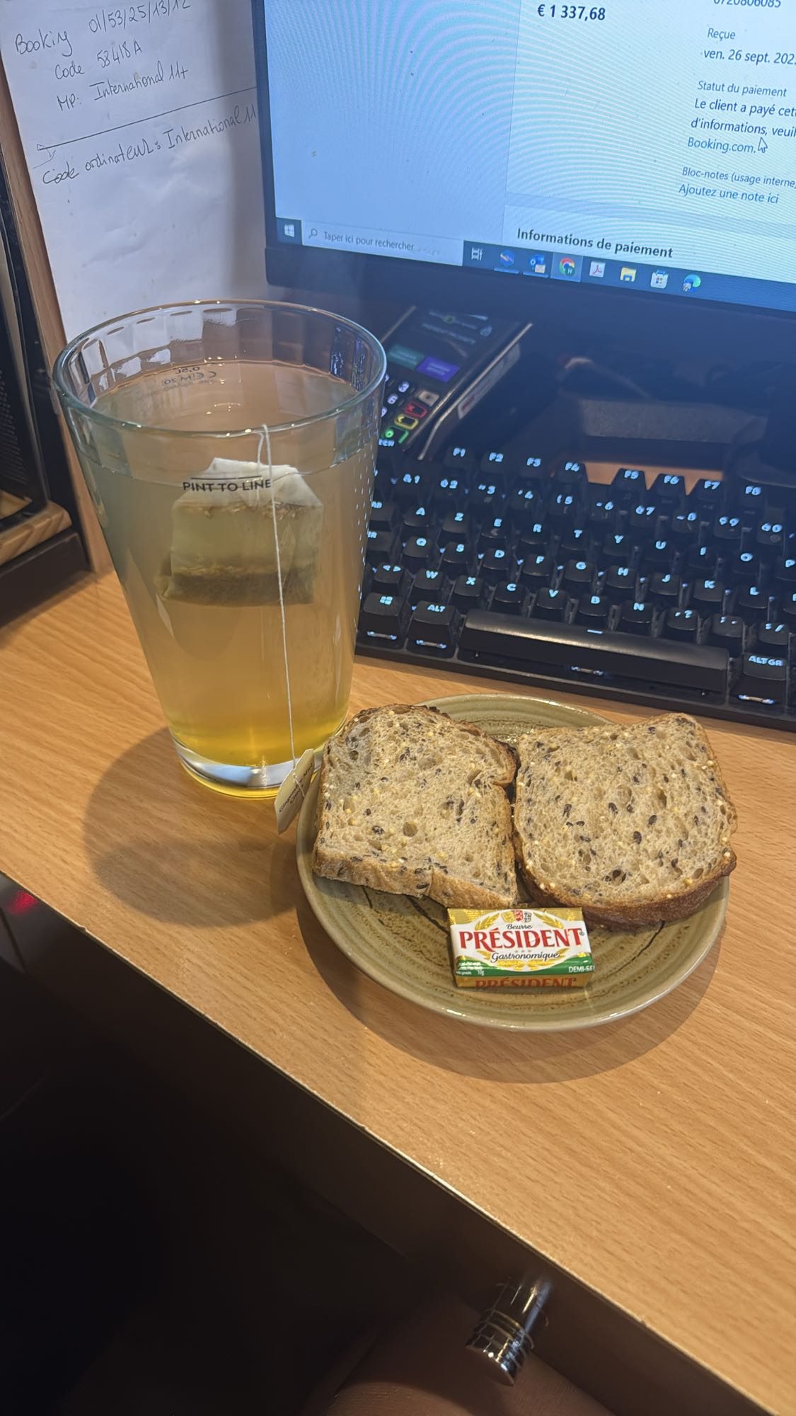 Pain complet et thé