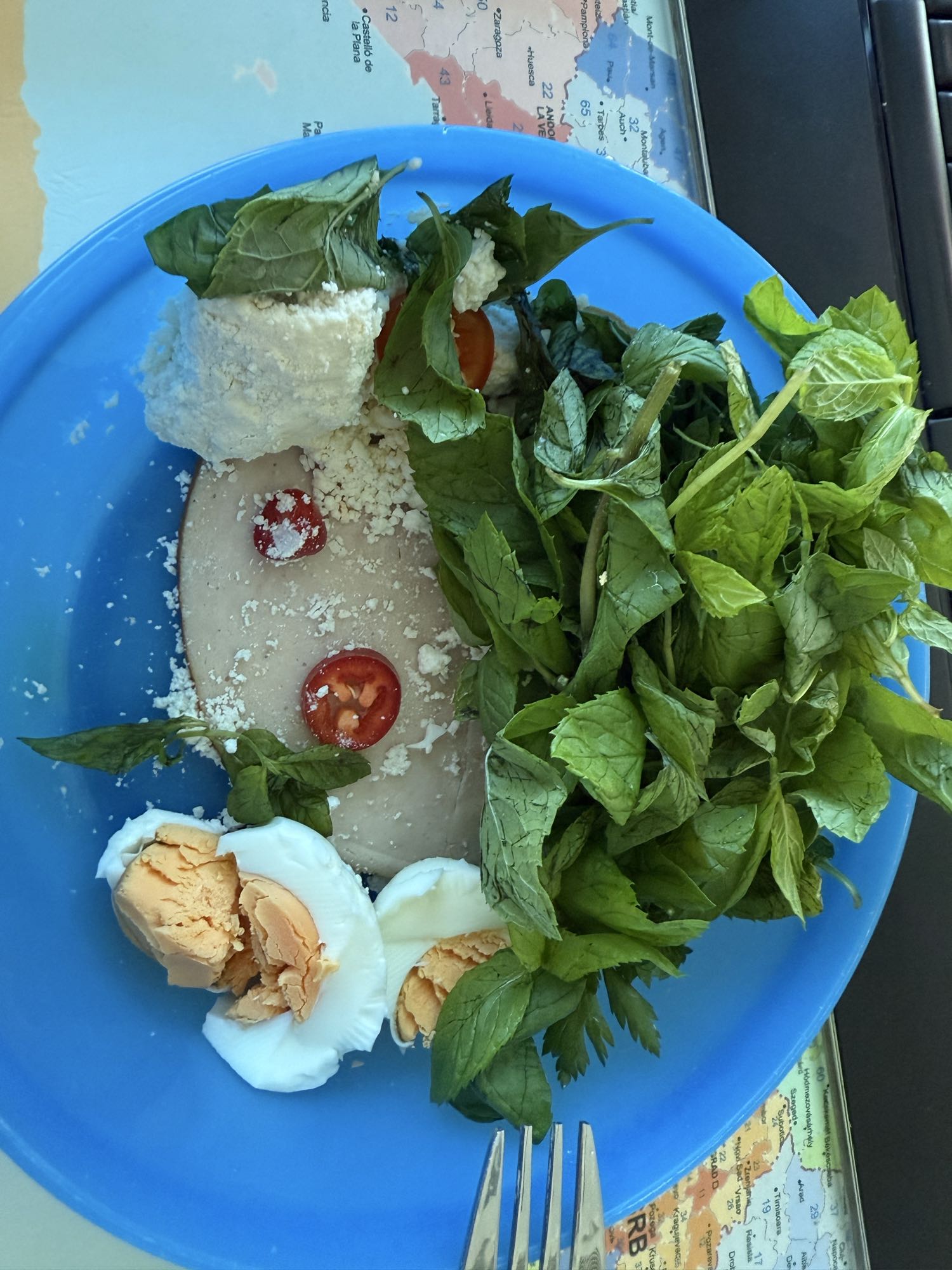 Naneli kahvaltı tabağı