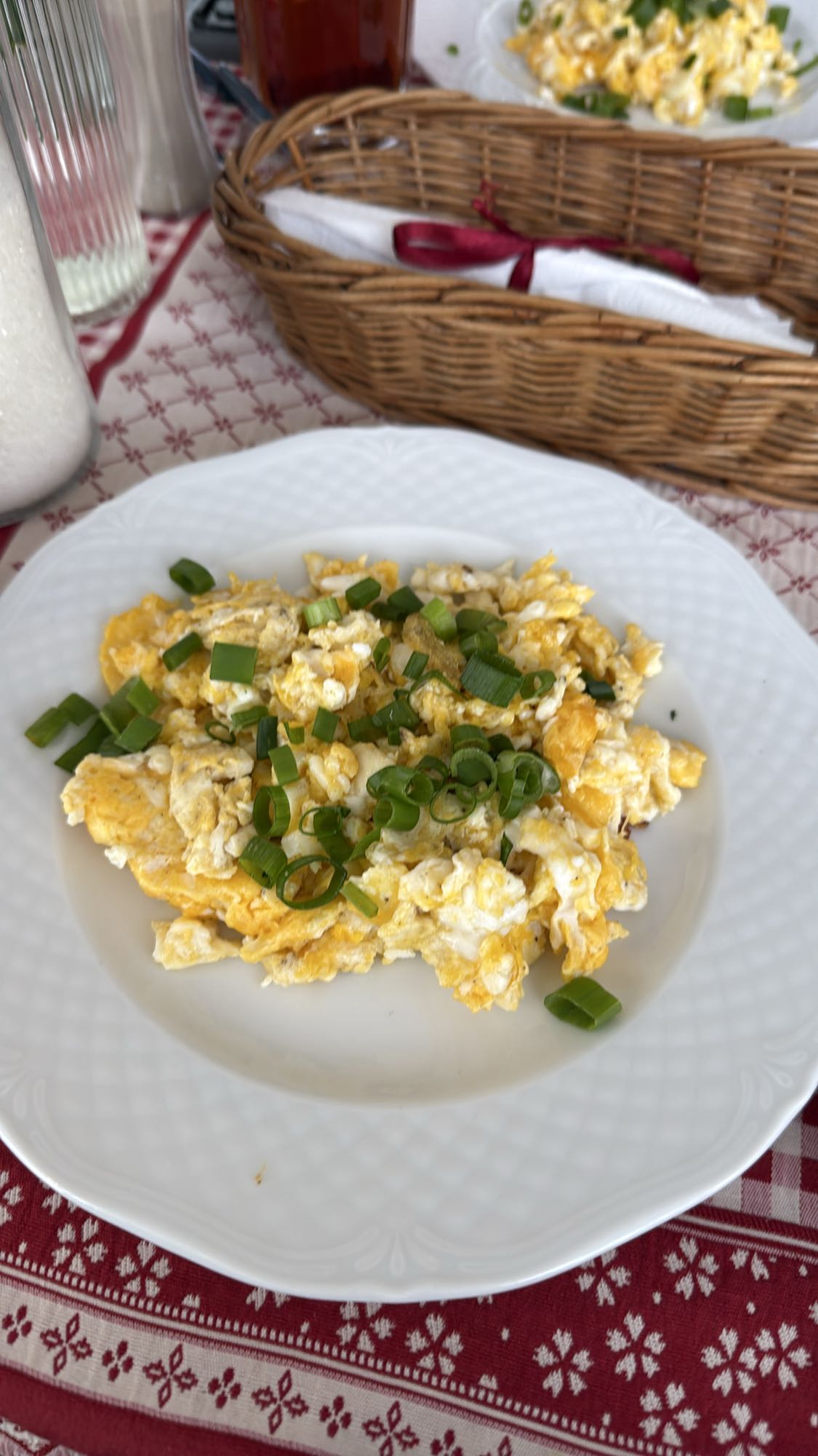 Jajecznica z szczypiorkiem