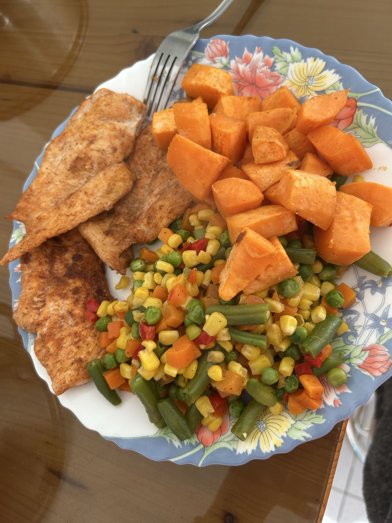 Piept de pui cu legume