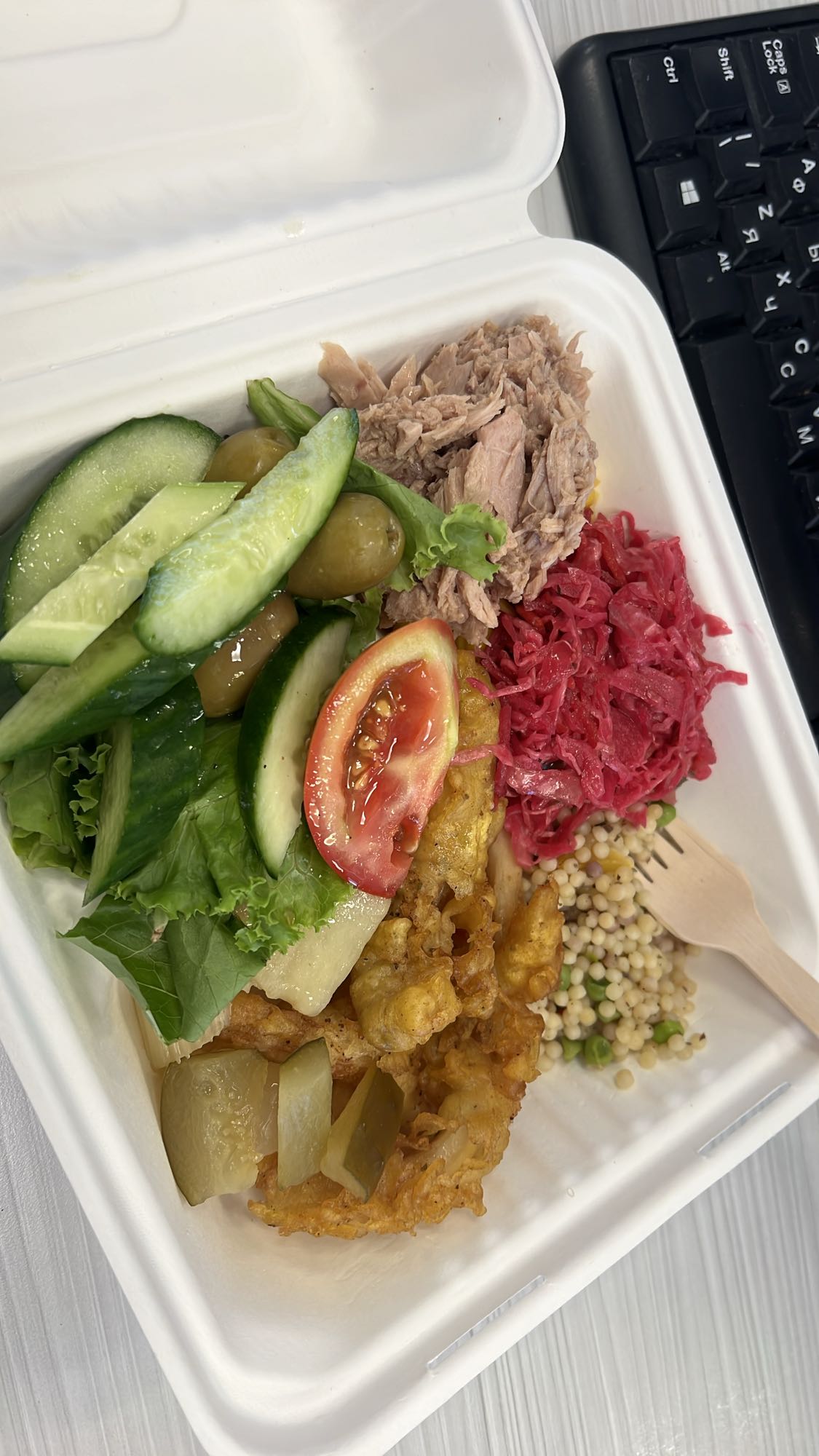 Салат с тунцом и овощами