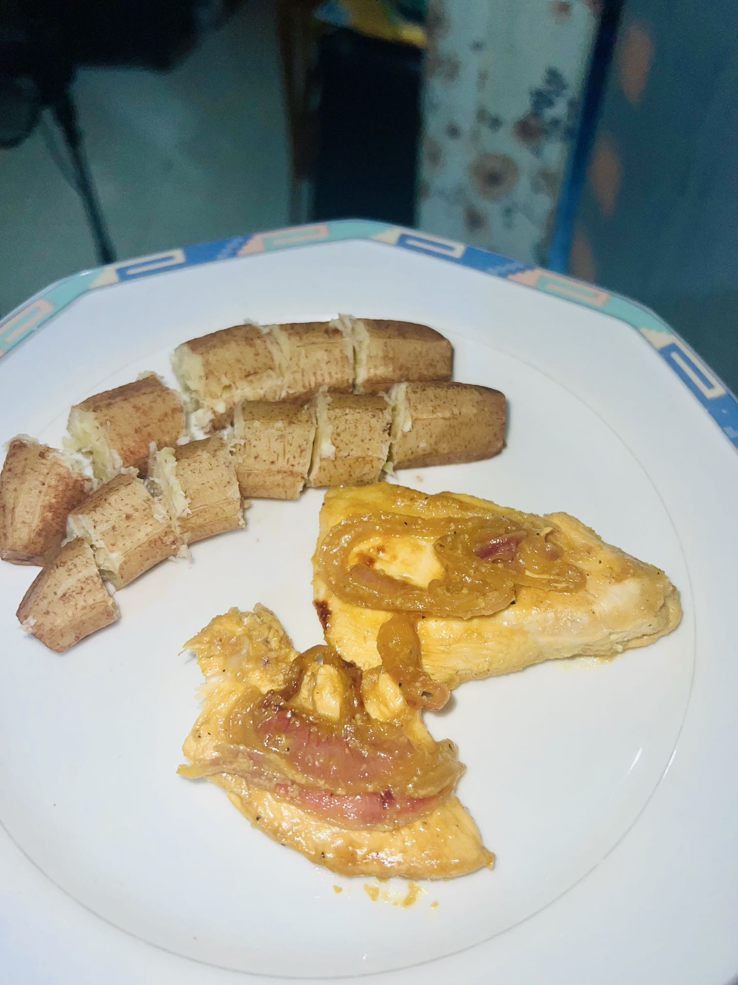 Pollo con plátano hervido