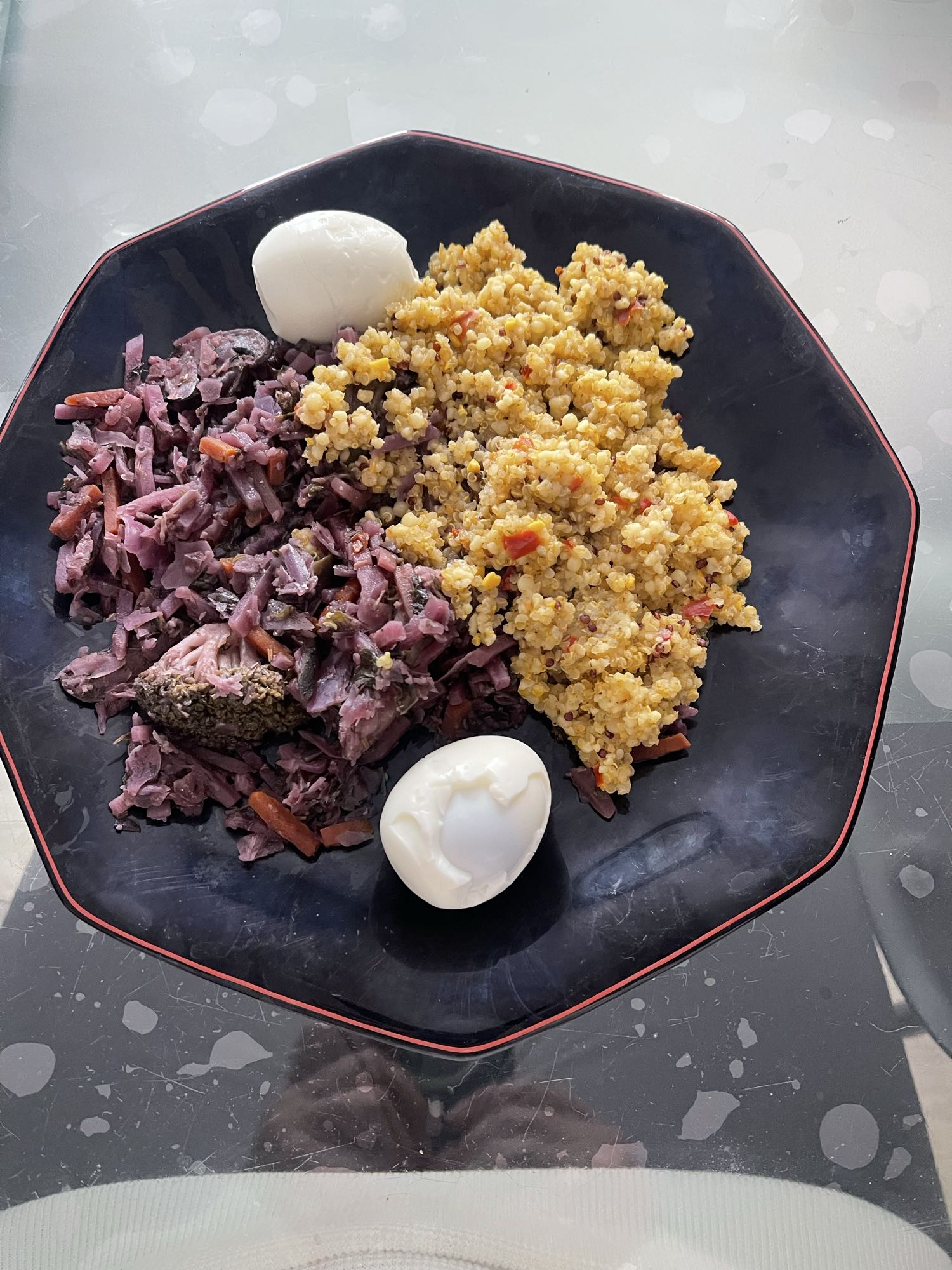 Quinoa, œufs et légumes