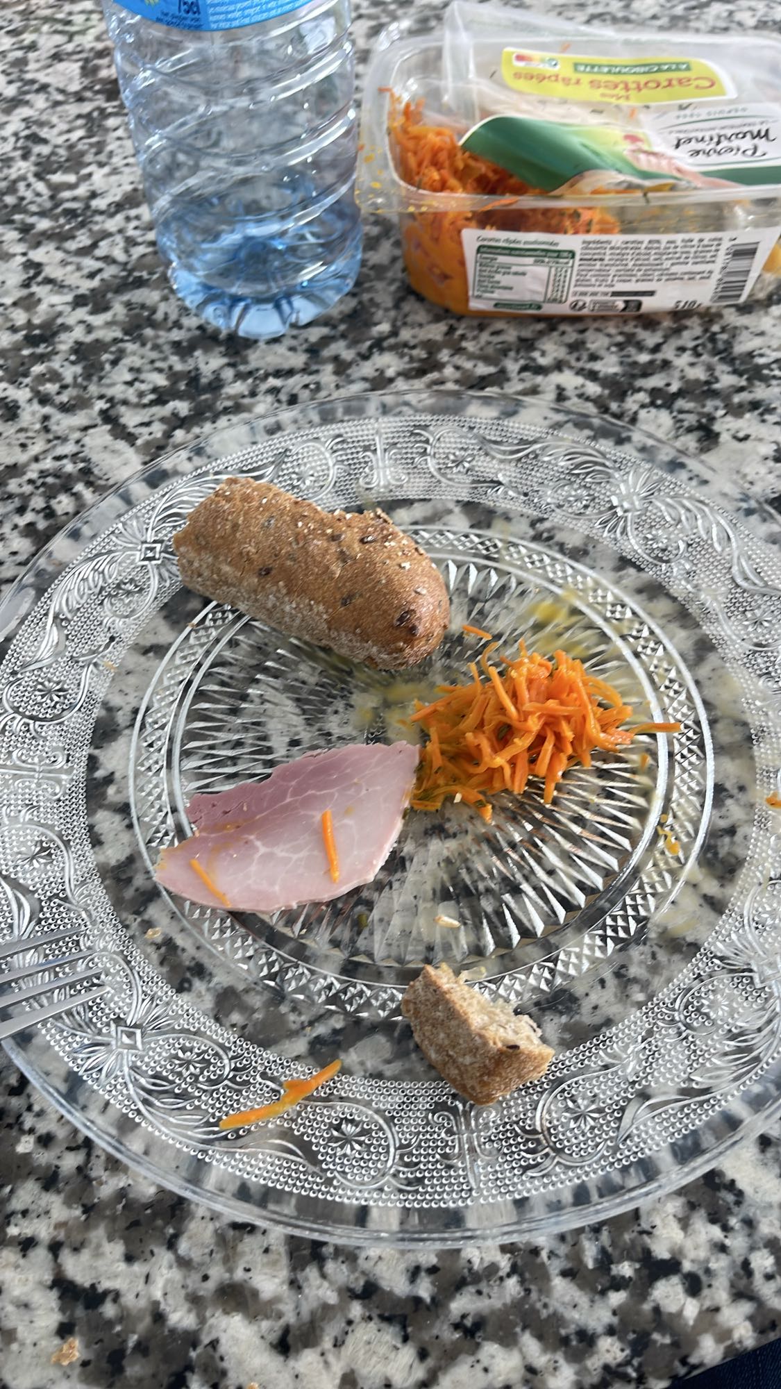 Pain, jambon, carottes