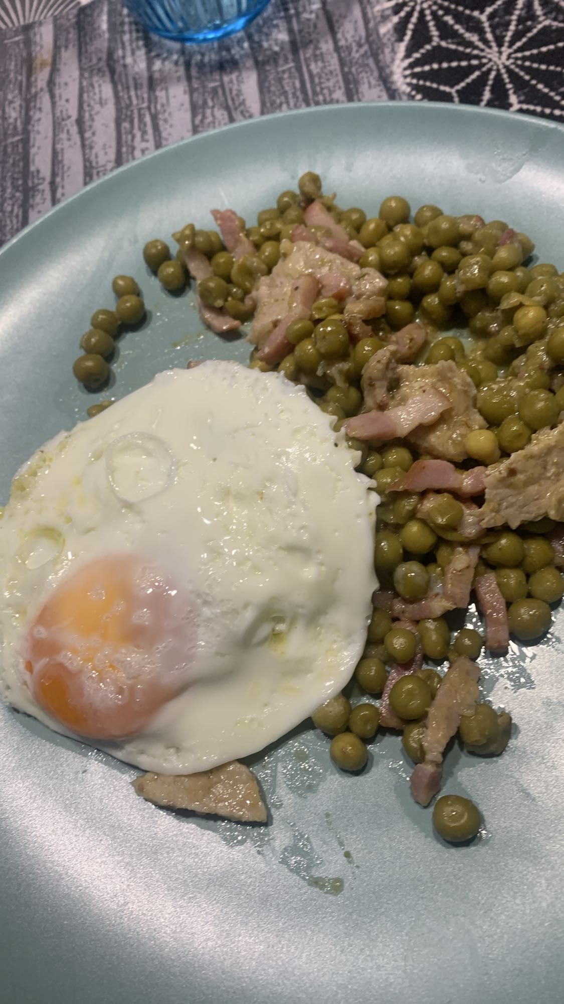 Huevos con guisantes