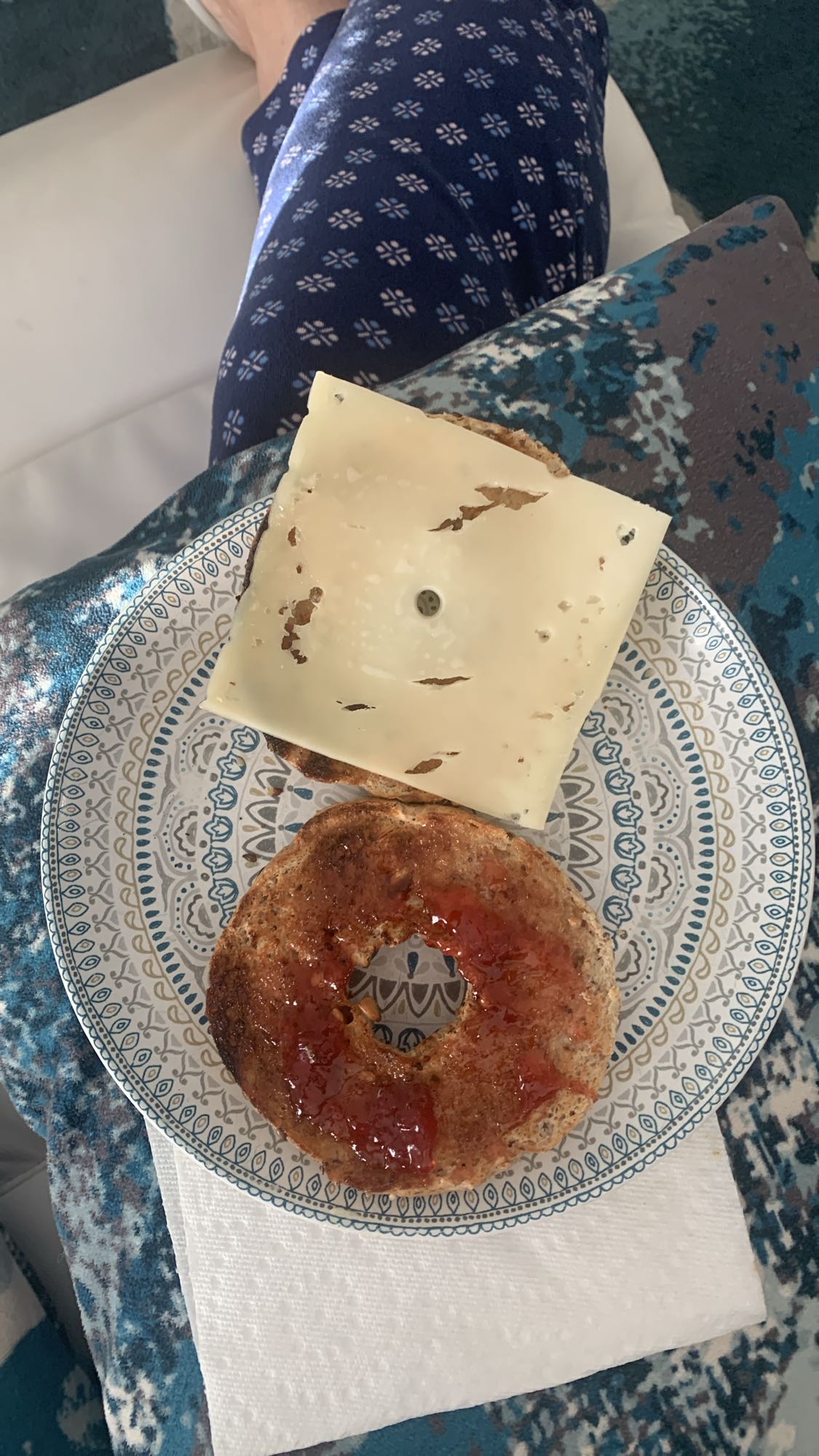 Bagel fromage et confiture