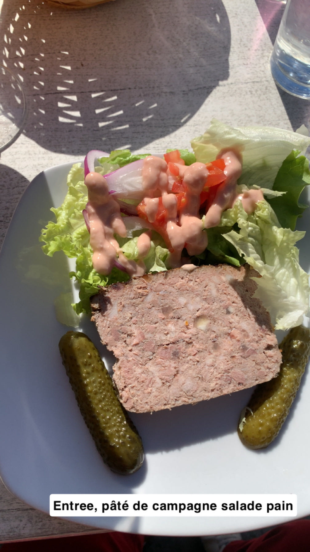 Pâté salade cornichons