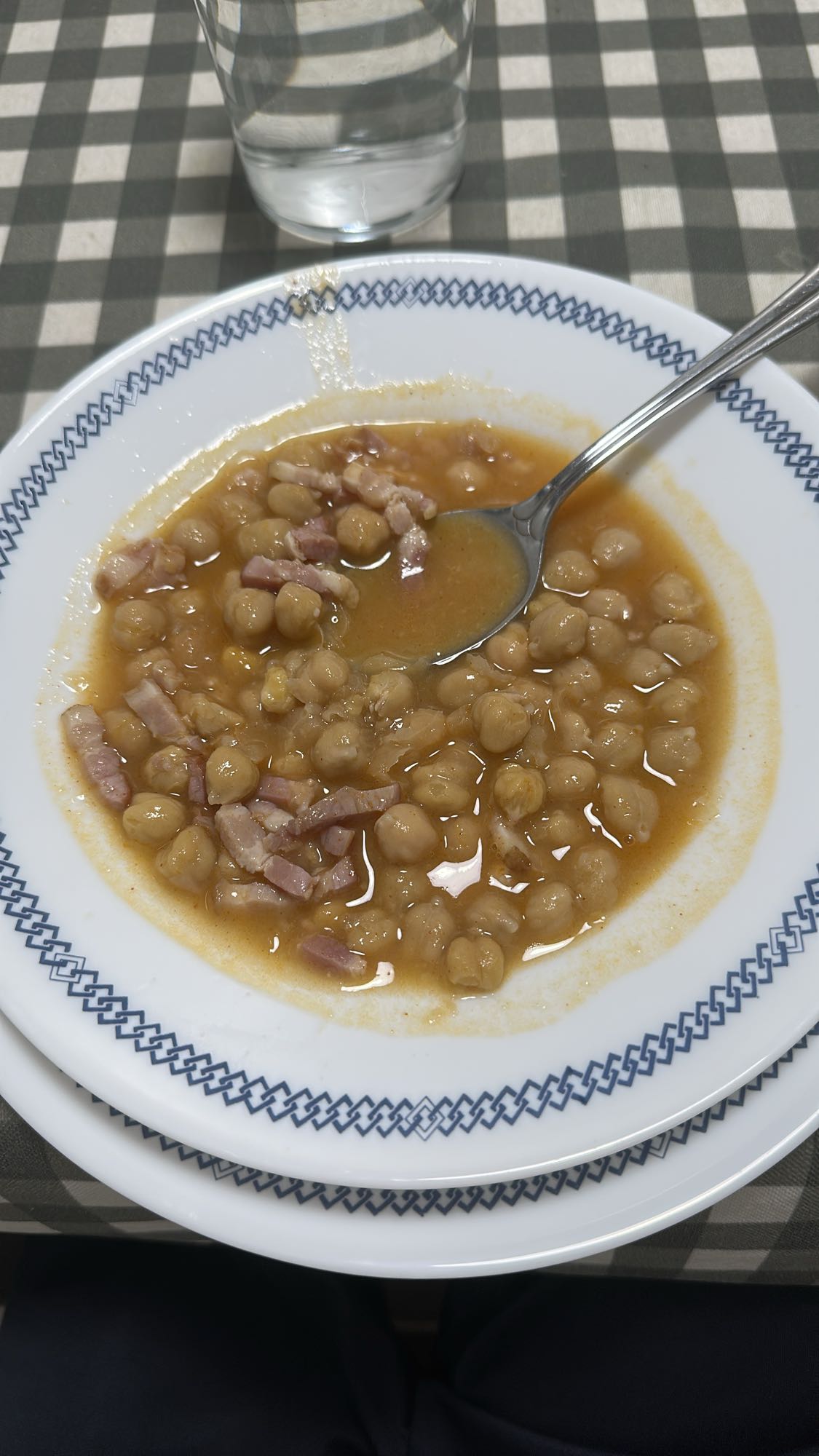 guiso de garbanzos y bacon