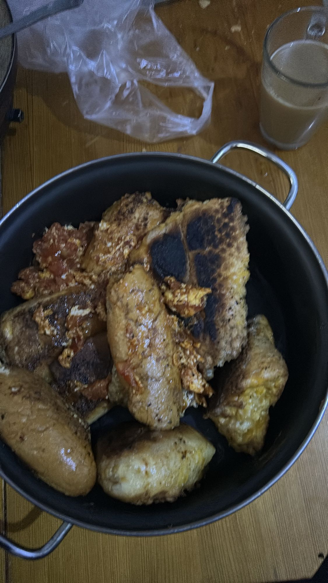 Stuffed fried bread rolls