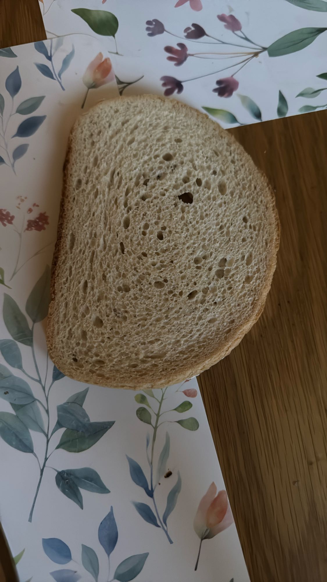 ломтик белого хлеба