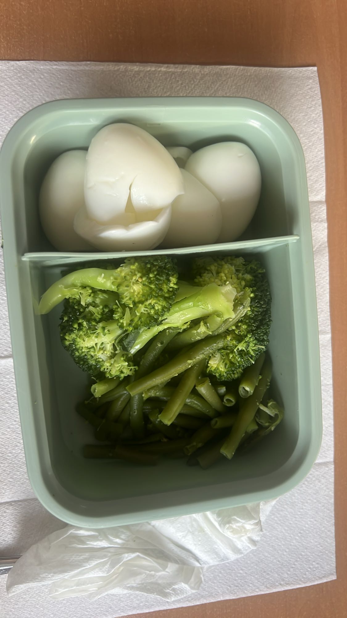 Haşlanmış Yumurta ve Sebze