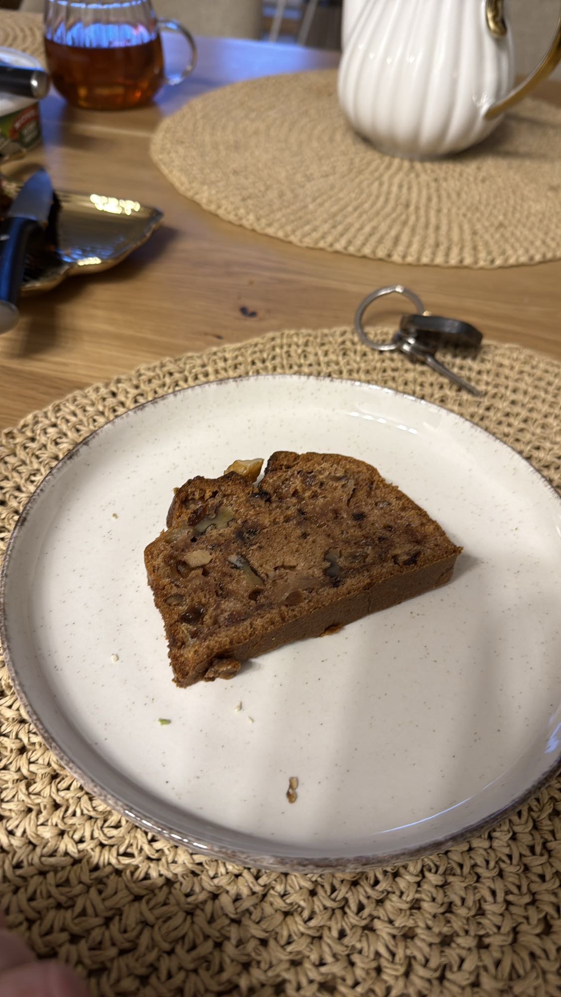 kawałek ciasta bakaliowego