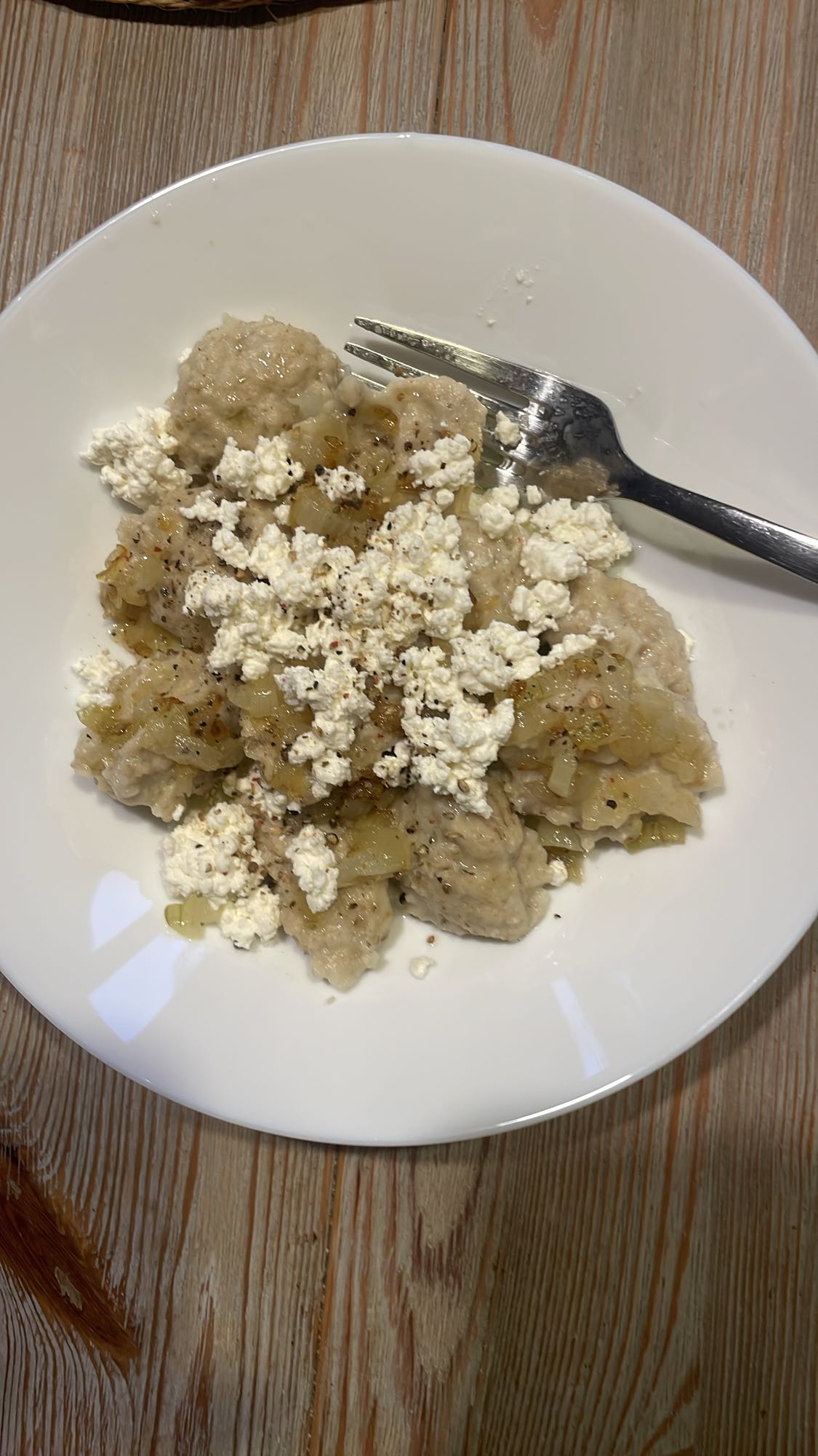 kluski z serem i cebulą