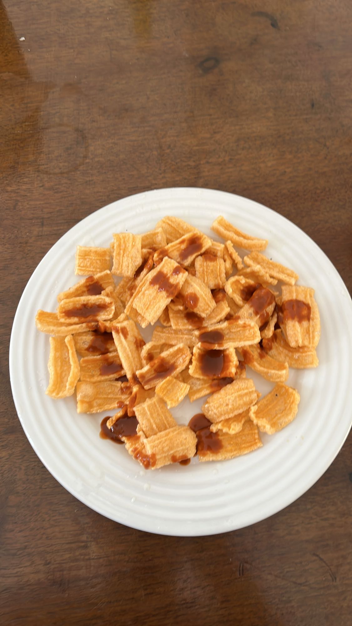 botana de frituras y salsa