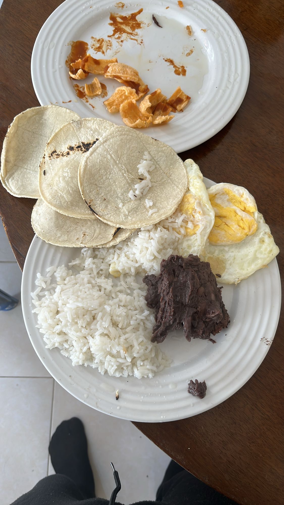 Desayuno con arroz y huevos