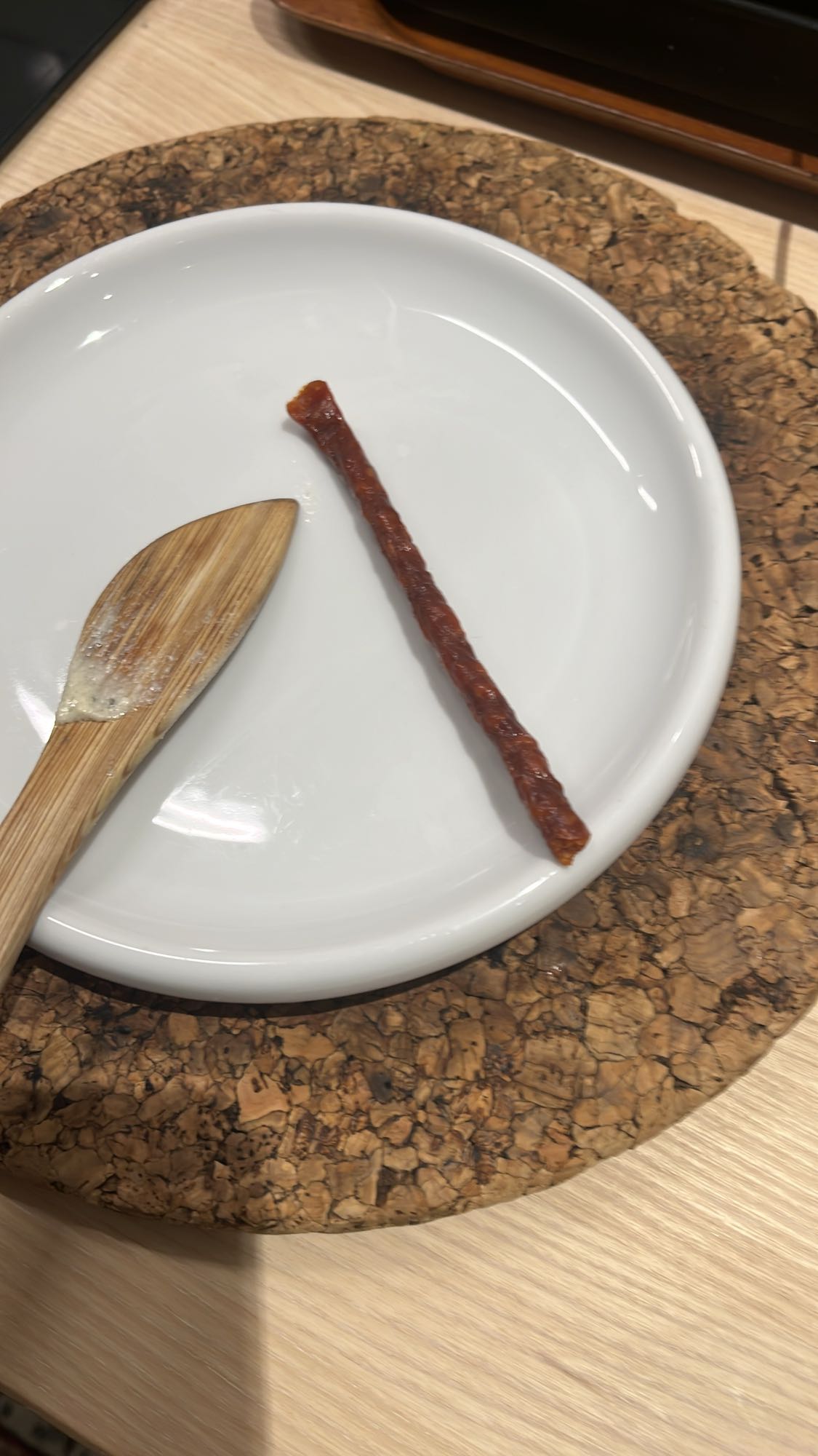 Liten ölkorv på tallrik