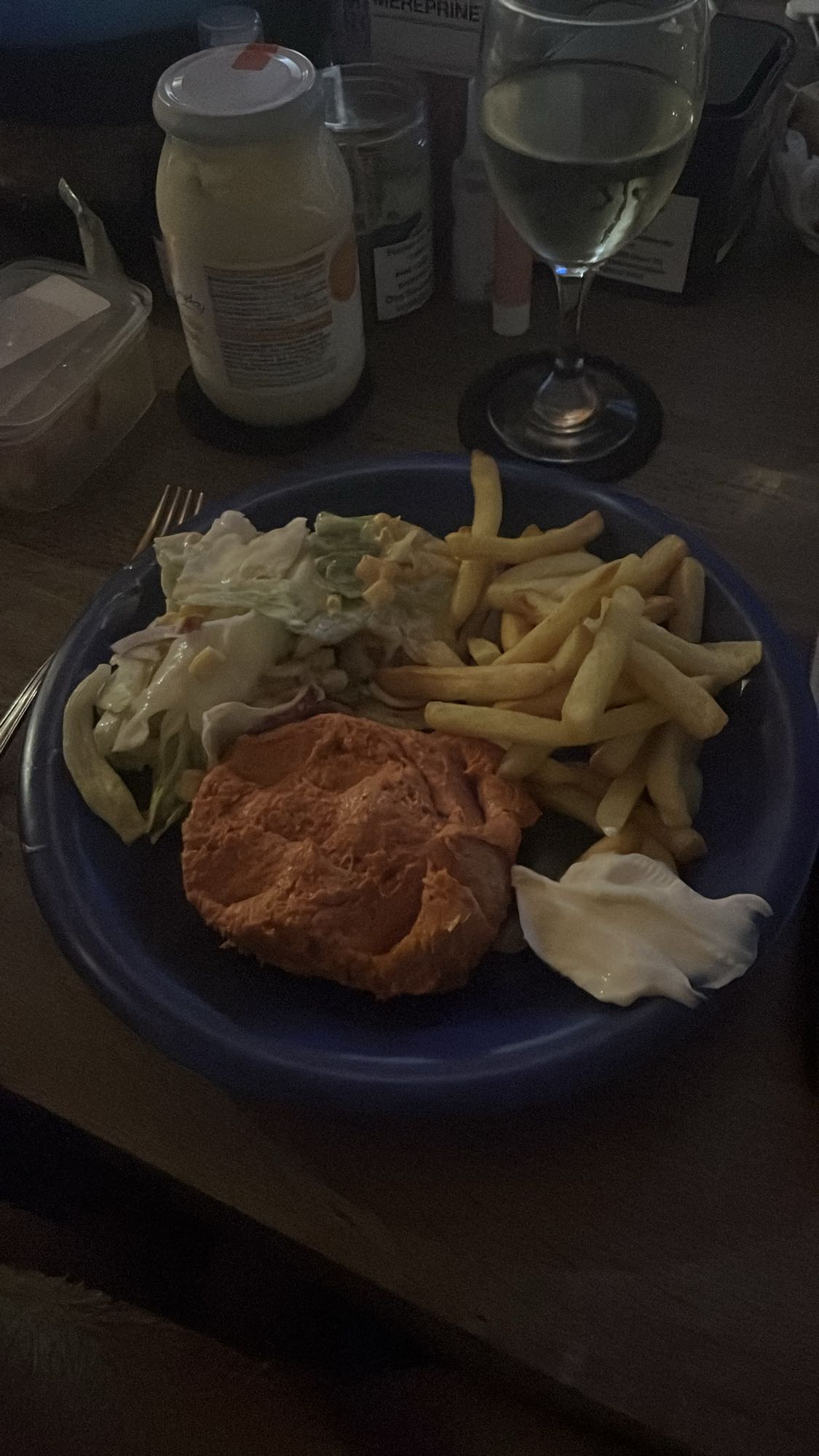 Poulet, frites et salade