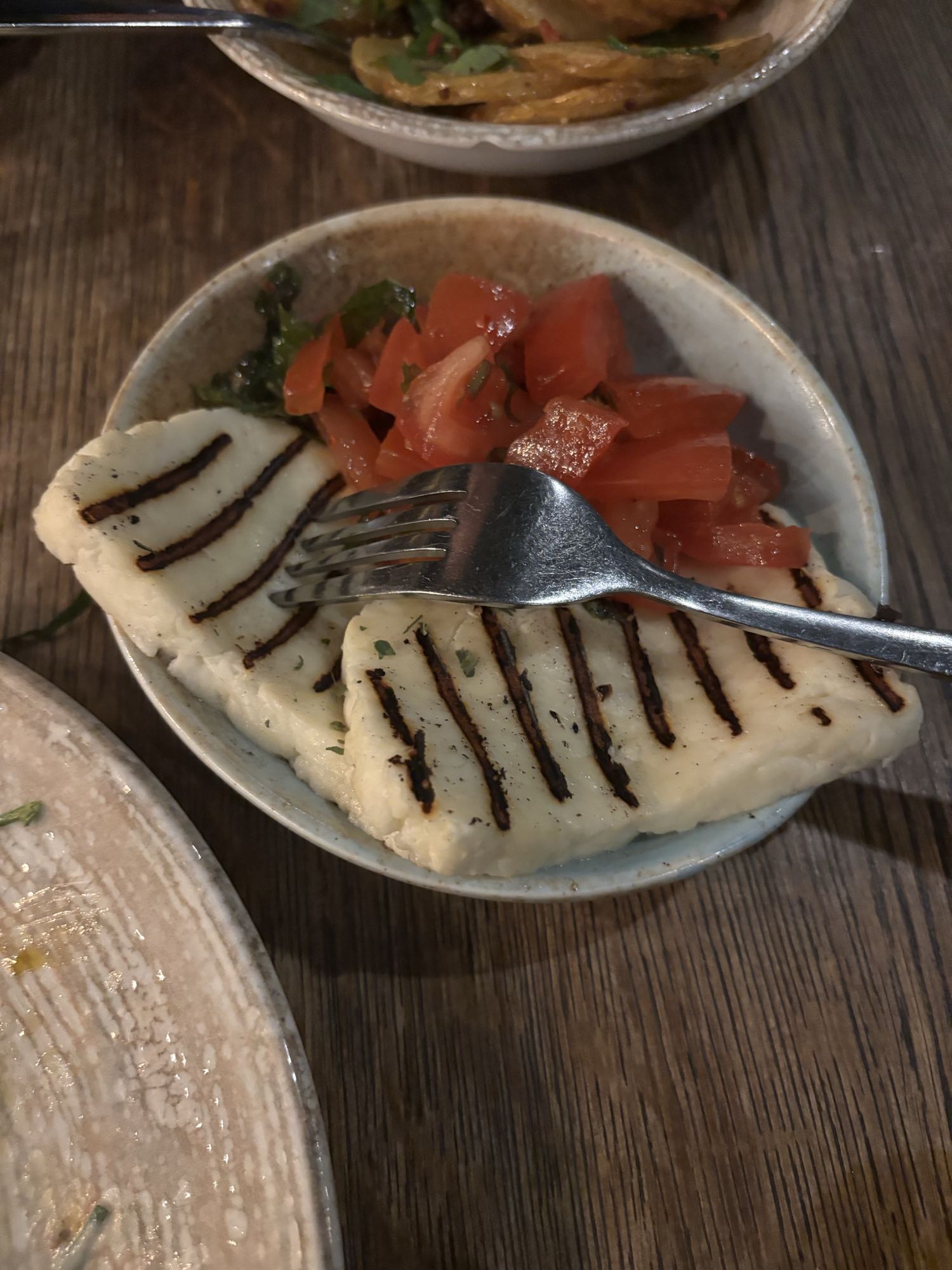 Grillad halloumi med tomatsallad