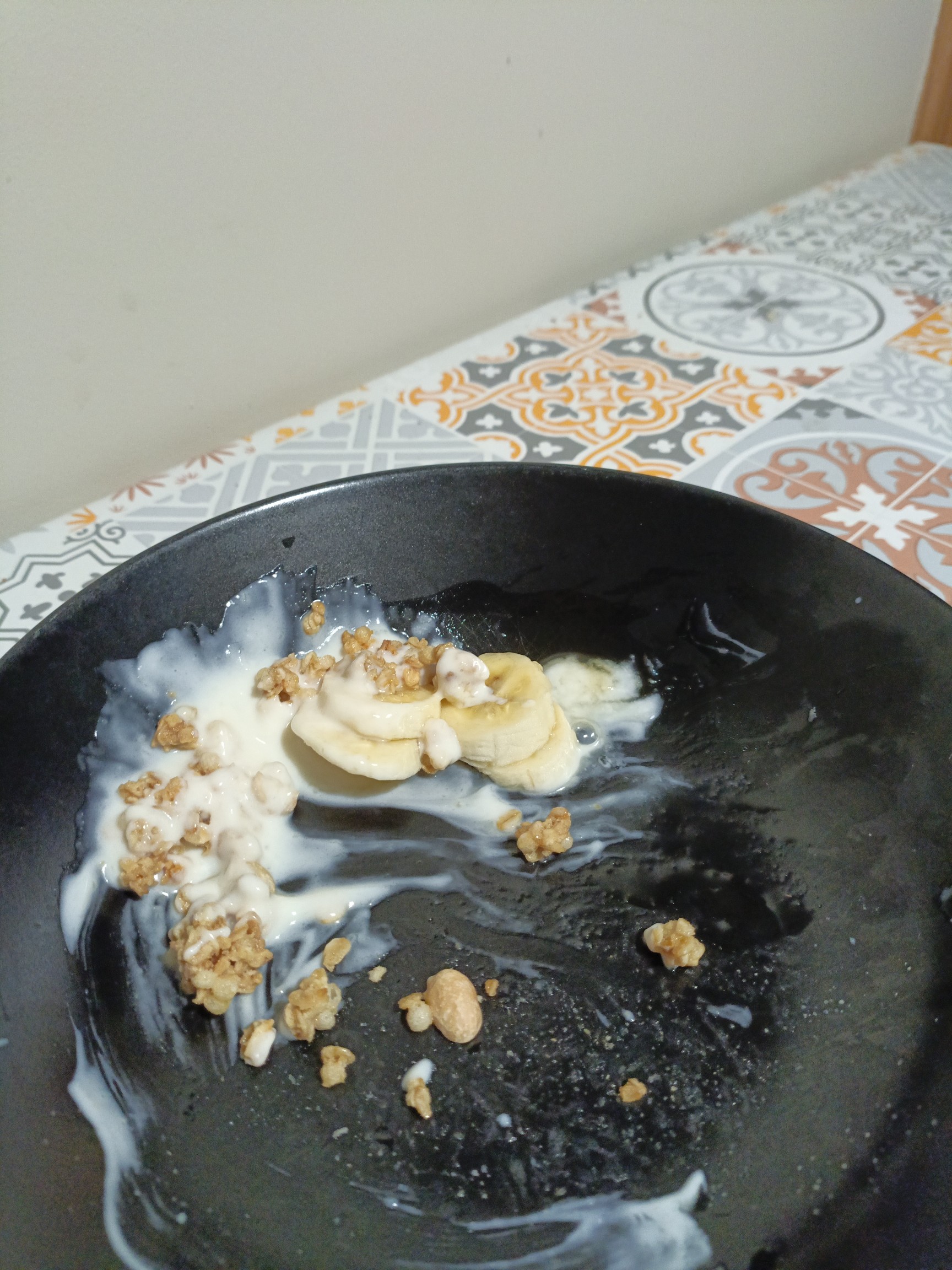 Banano con yogur y granola