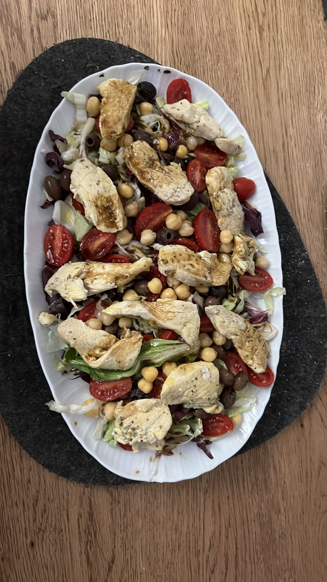 Tavuklu Akdeniz Salata