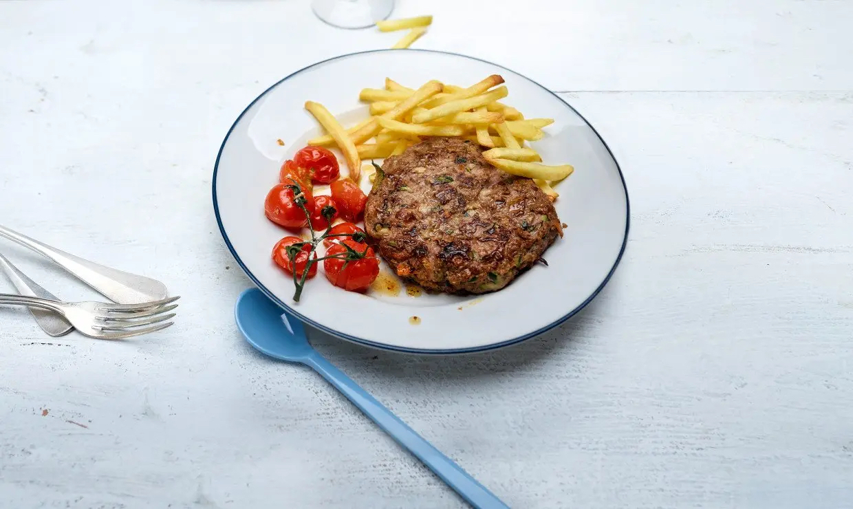 Steak haché, frites, tomates