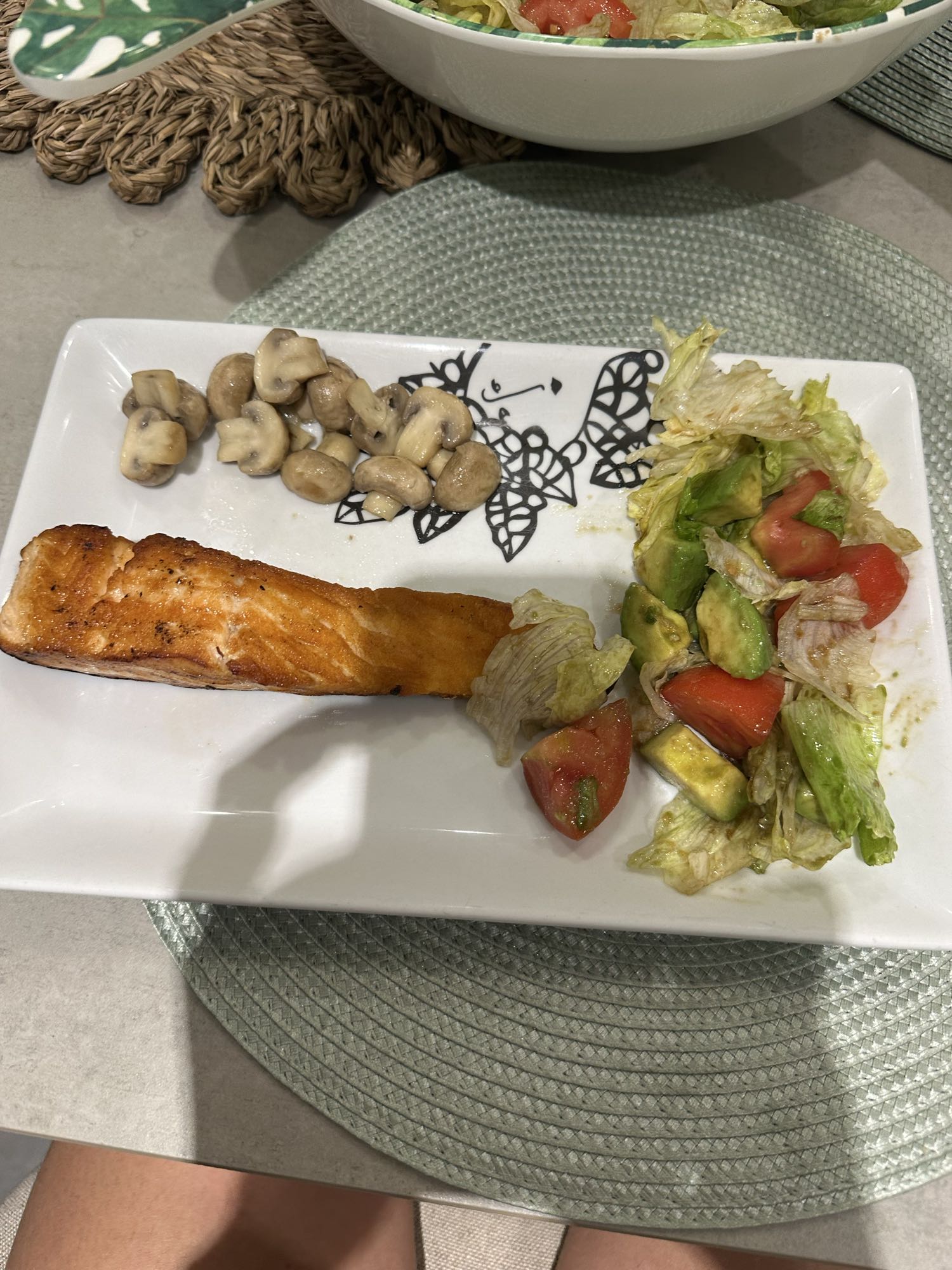 Salmón con ensalada