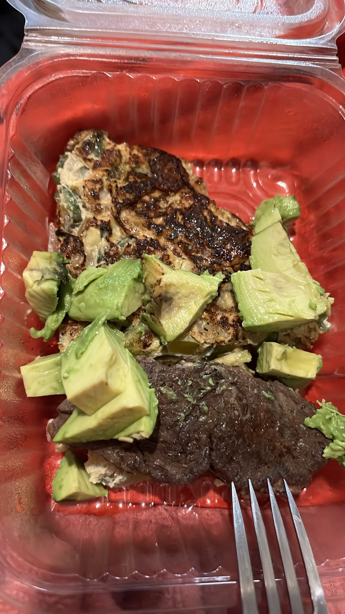 Tortilla, carne y aguacate