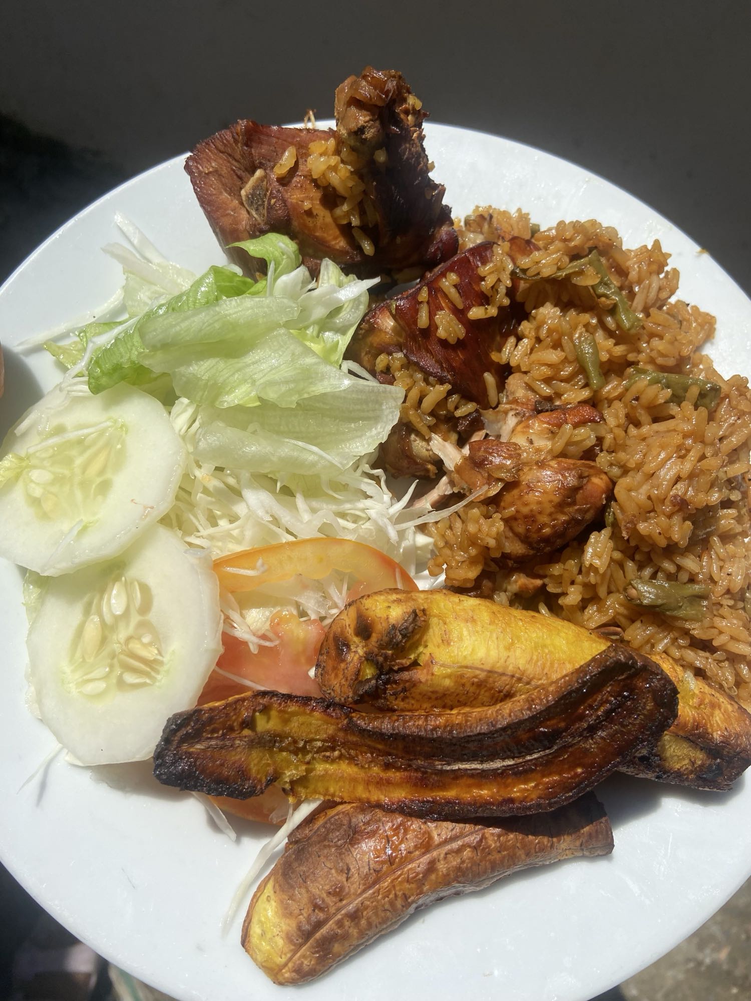 arroz con pollo y plátano