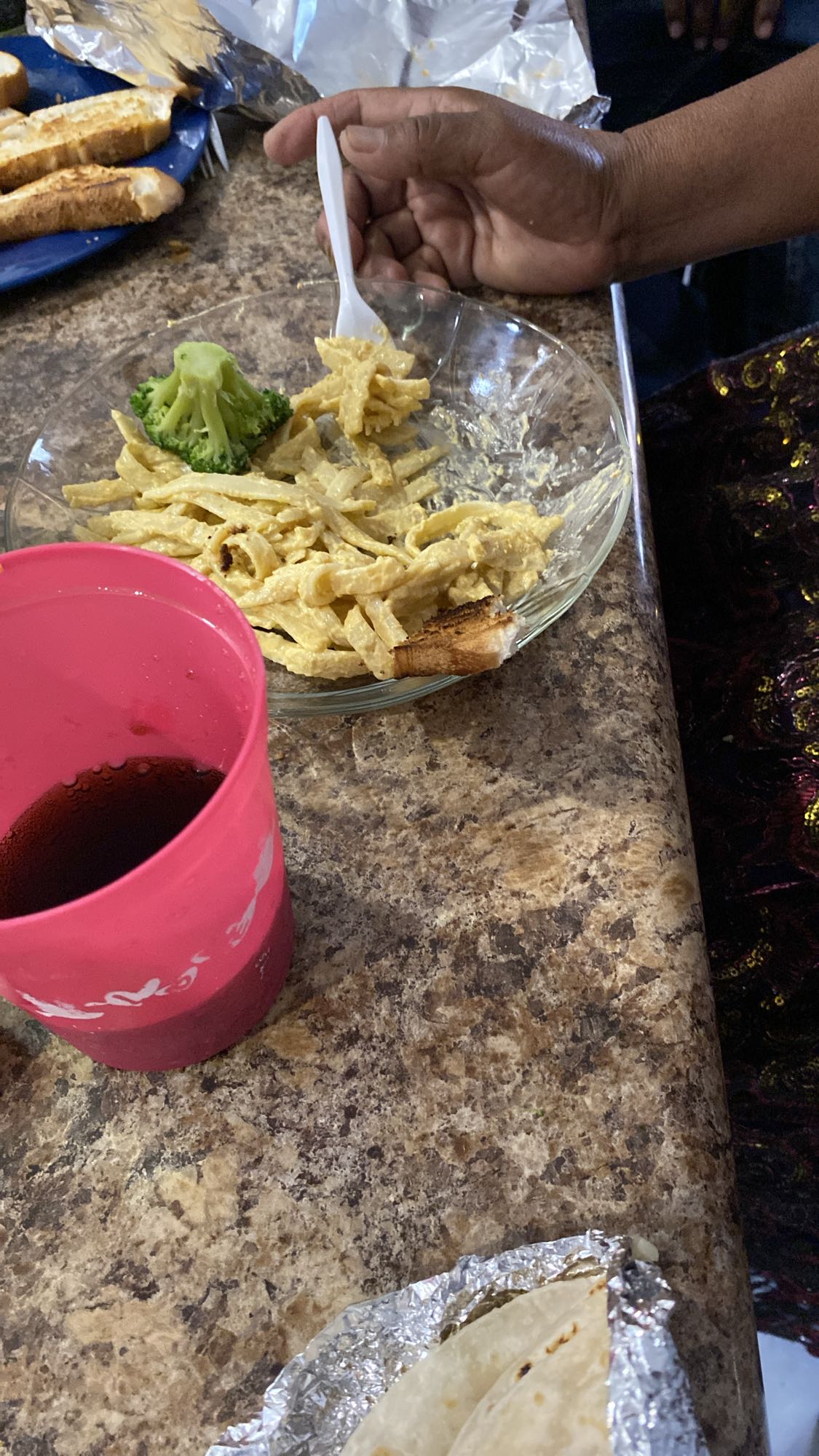 Pasta con brócoli y pan