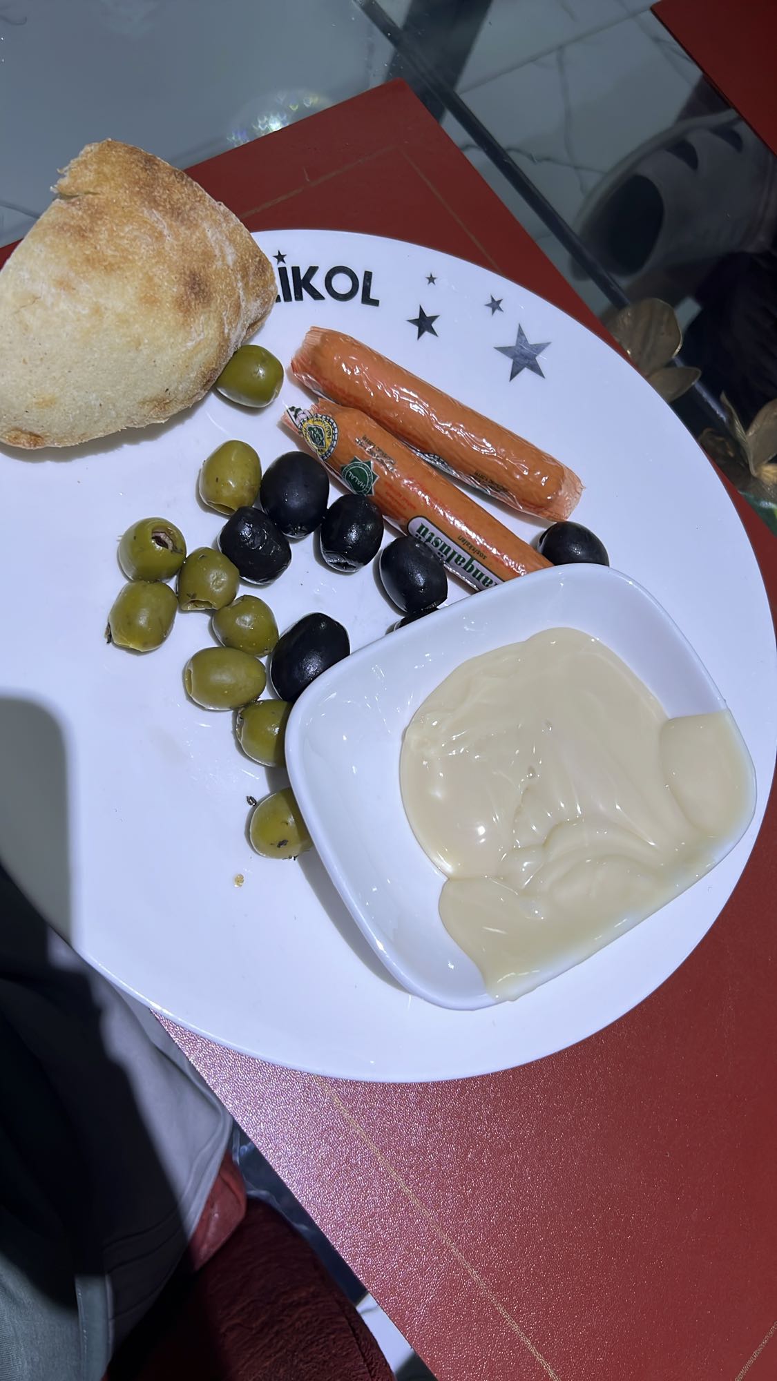 Zeytunlu qəlyanaltı boşqabı