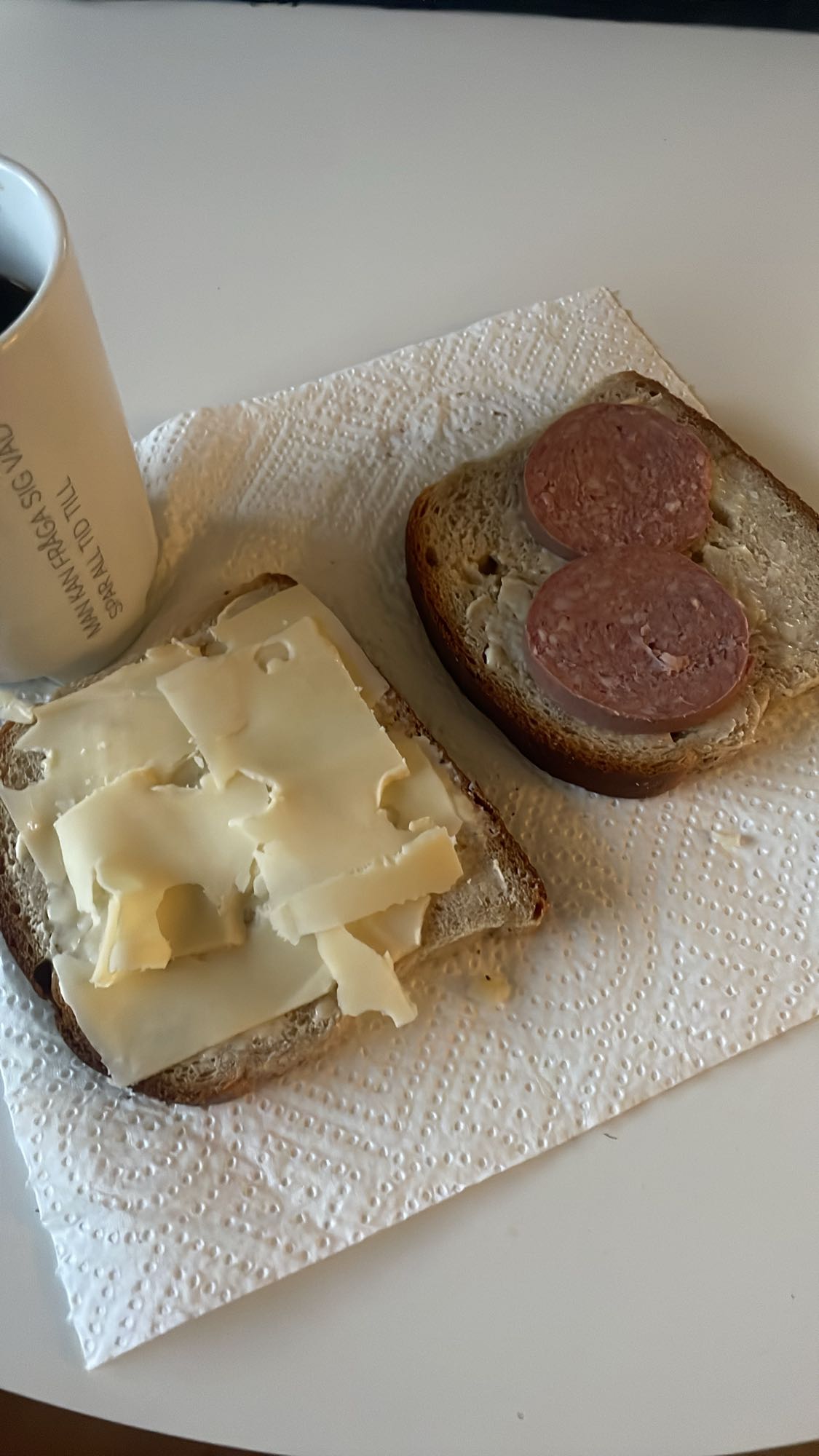 Smörgås med ost och korv