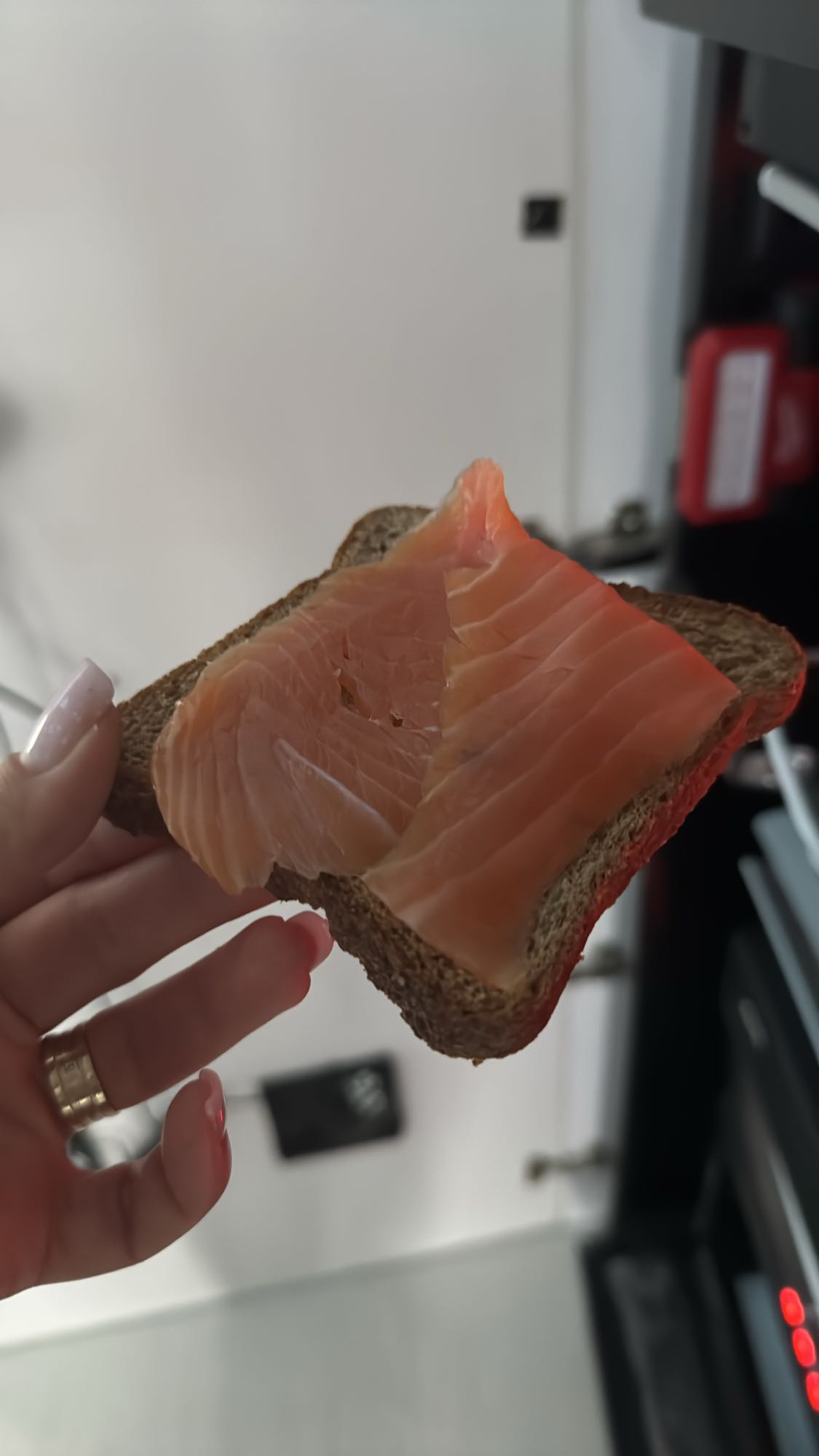 Pâine cu somon afumat