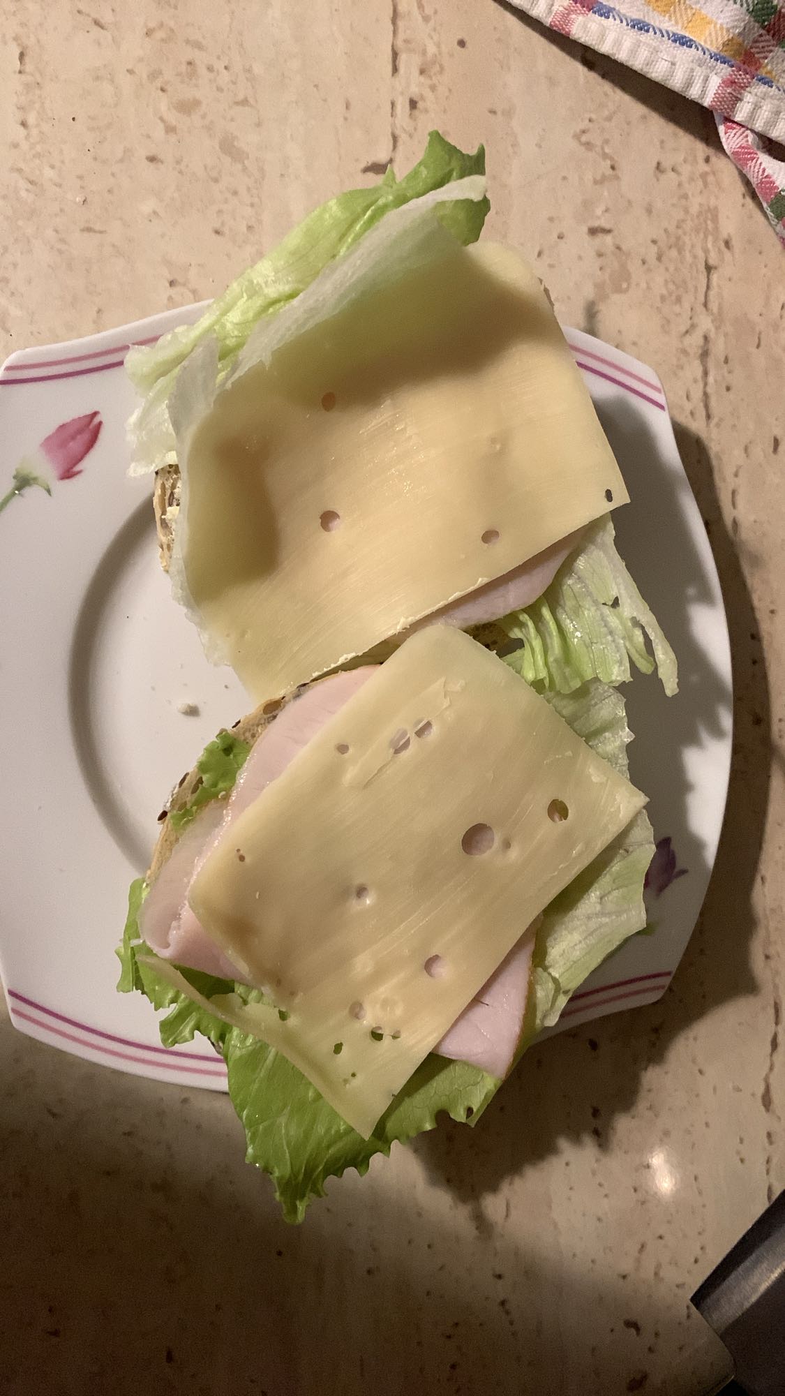 Kanapka z serem i szynką