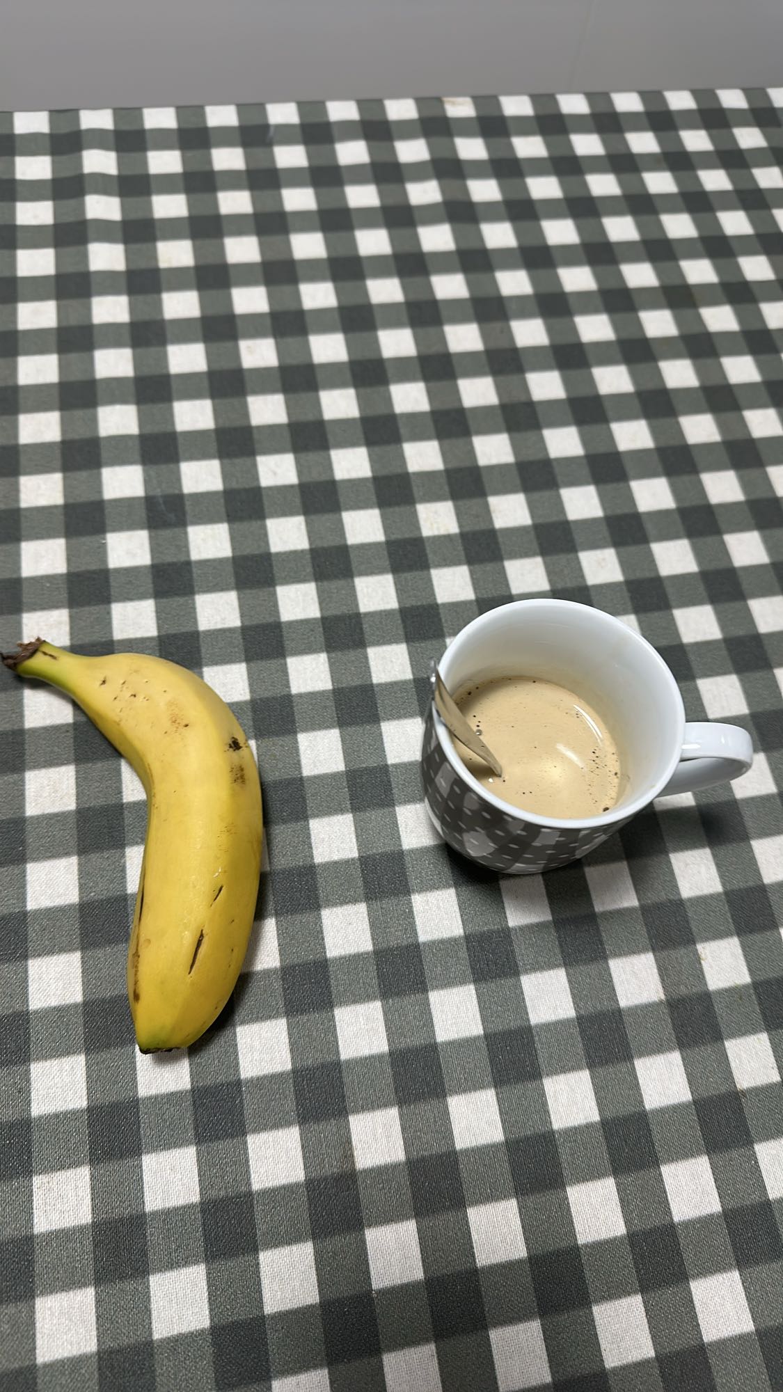 Plátano y café solo