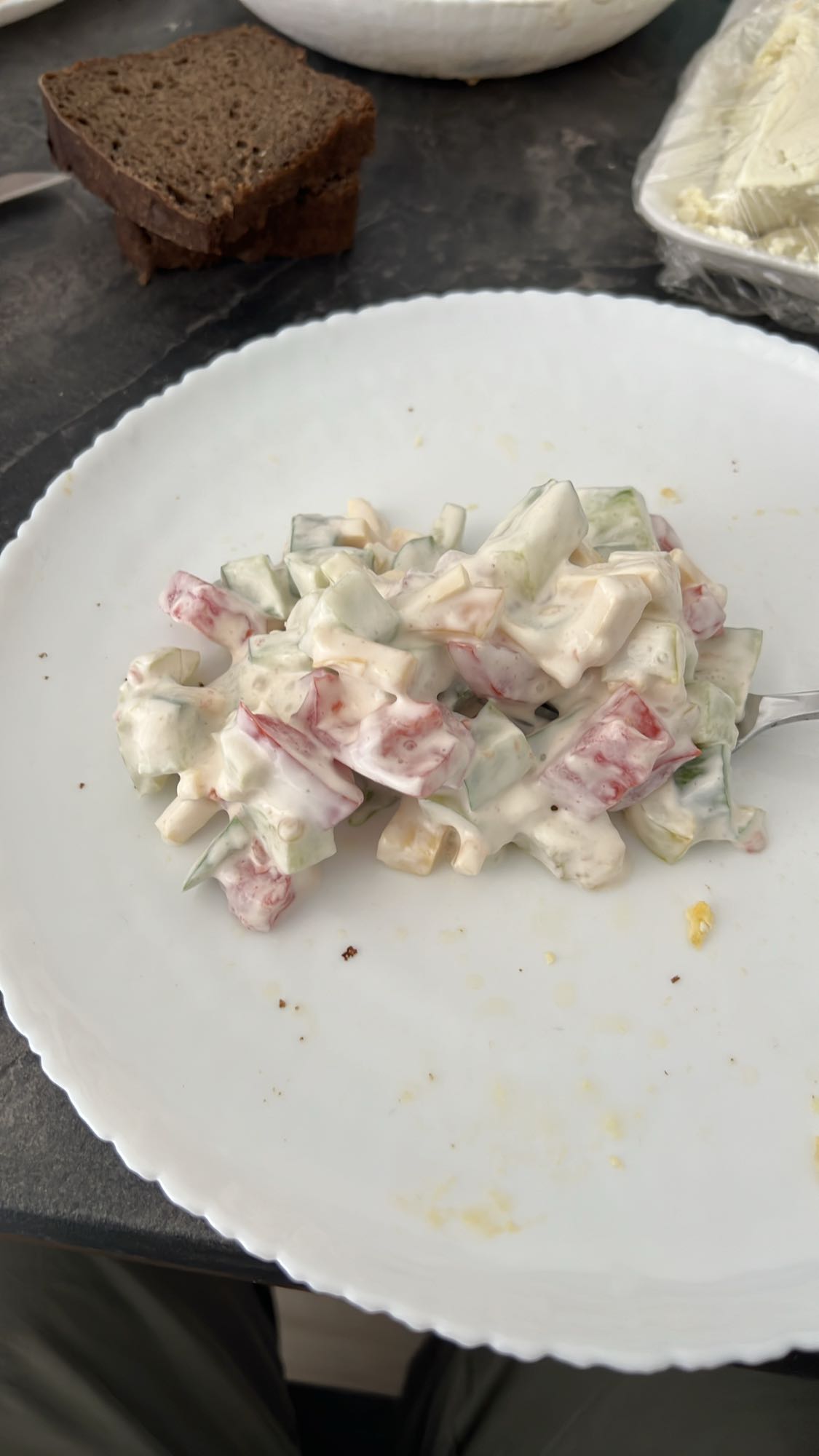 սալաթ թթվասերով