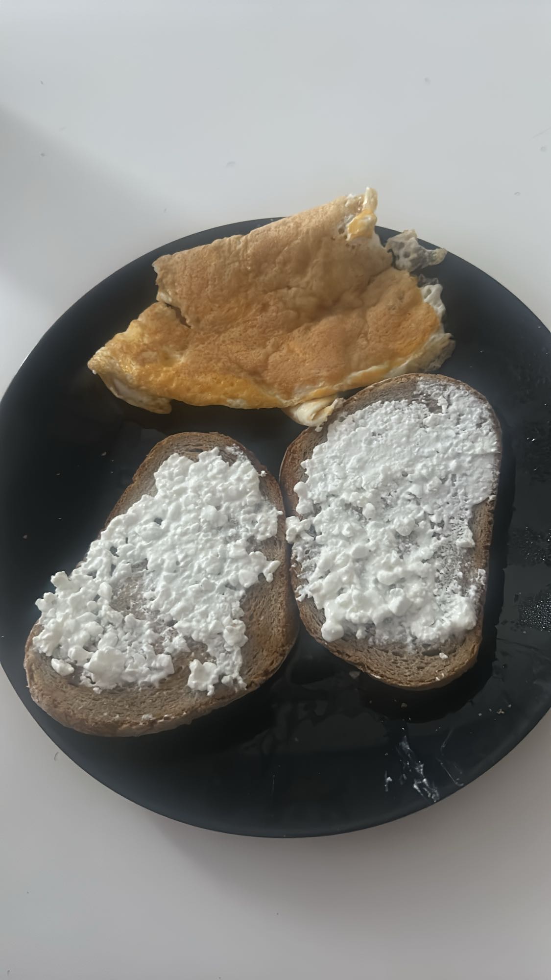 Eiweißbrot mit Hüttenkäse