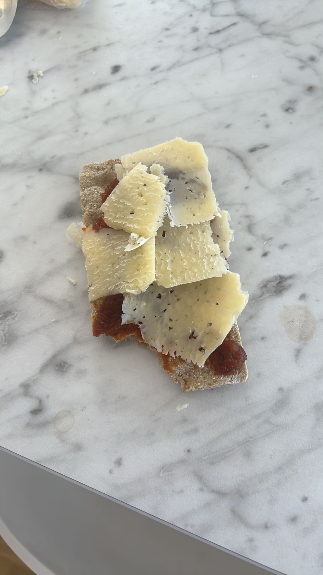 Knäckebröd med ost & marmelad