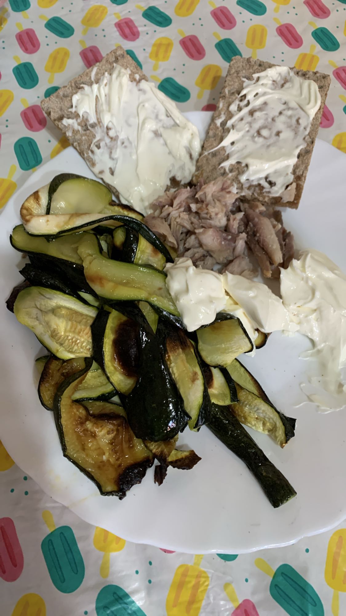 Tonno, zucchine e crispbread