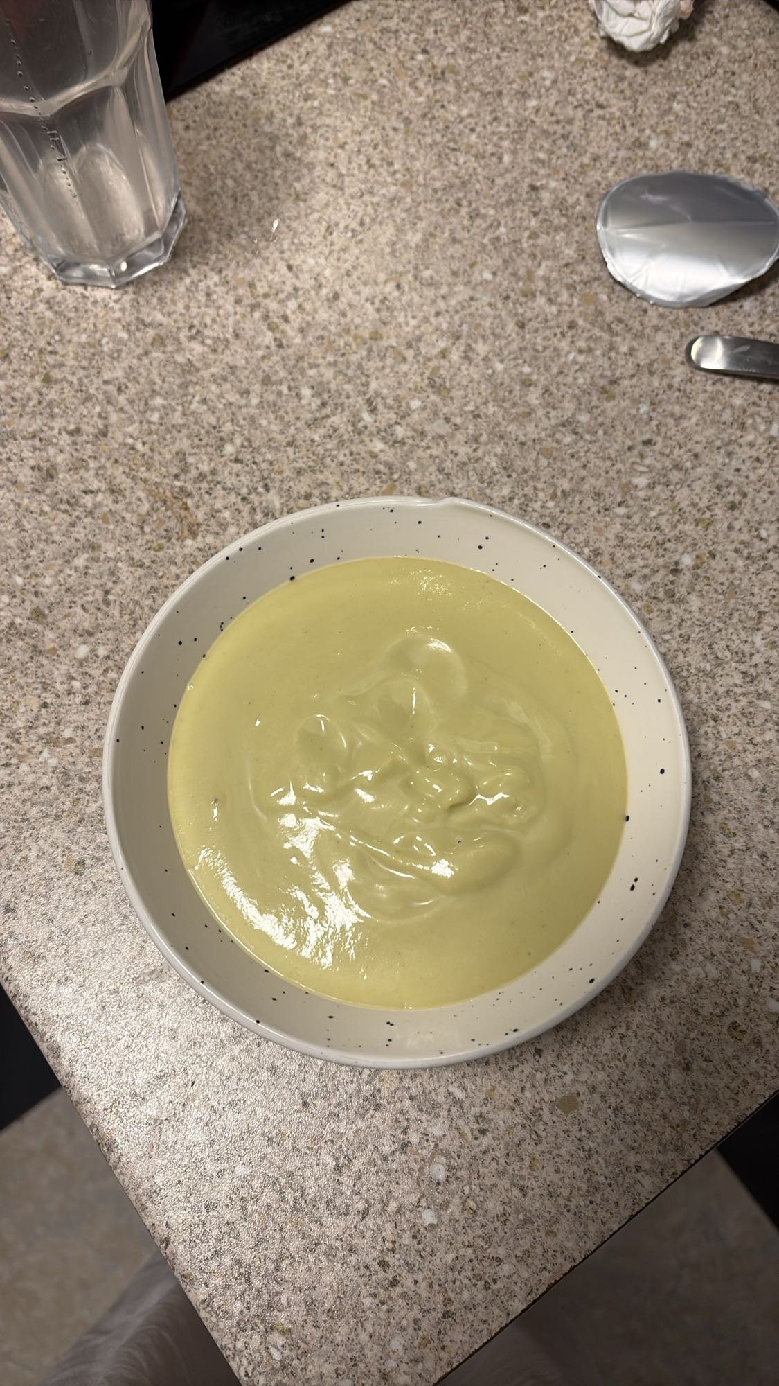 crema de calabacín con queso y aceite
