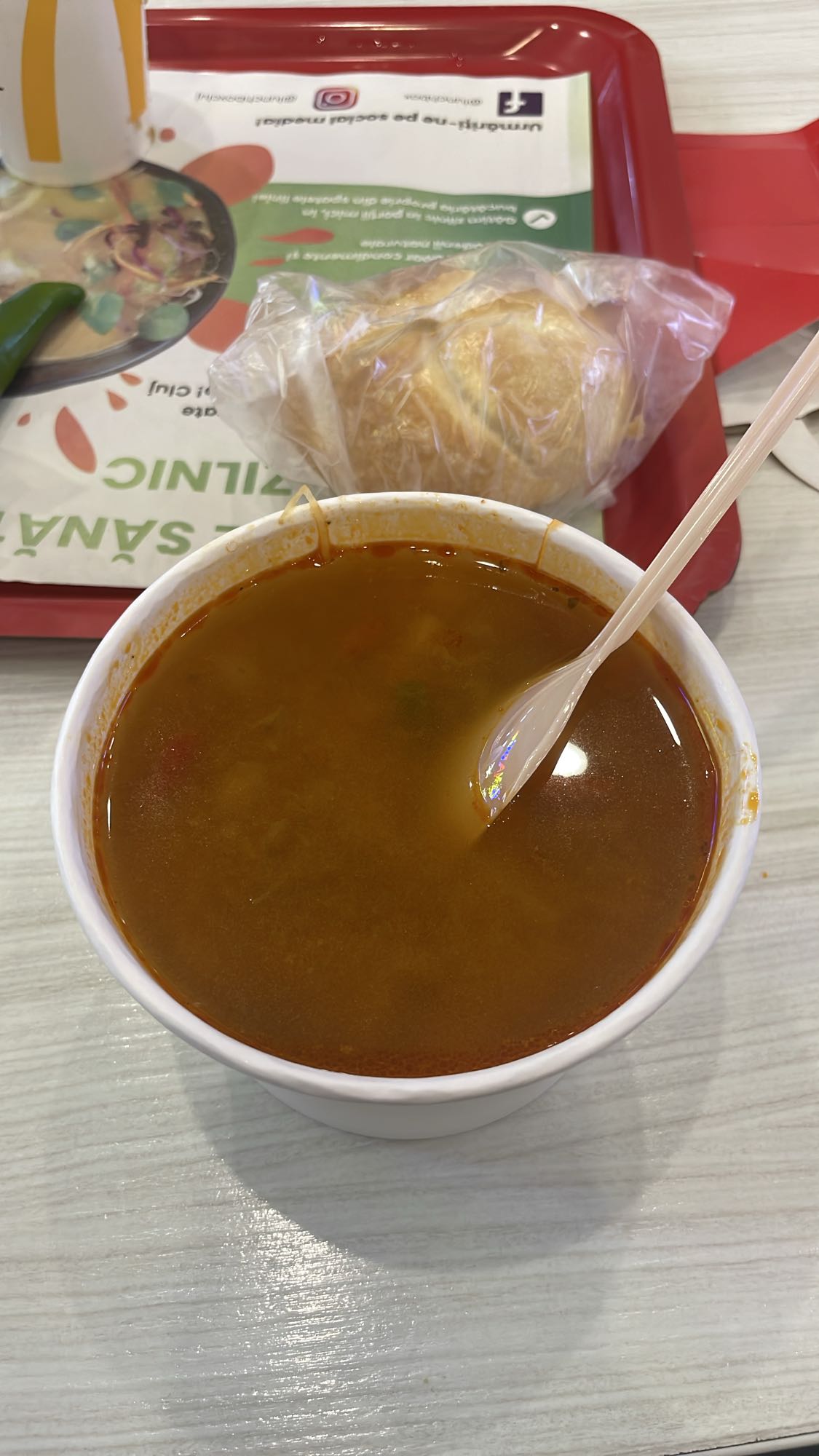 Supă picantă cu chiflă