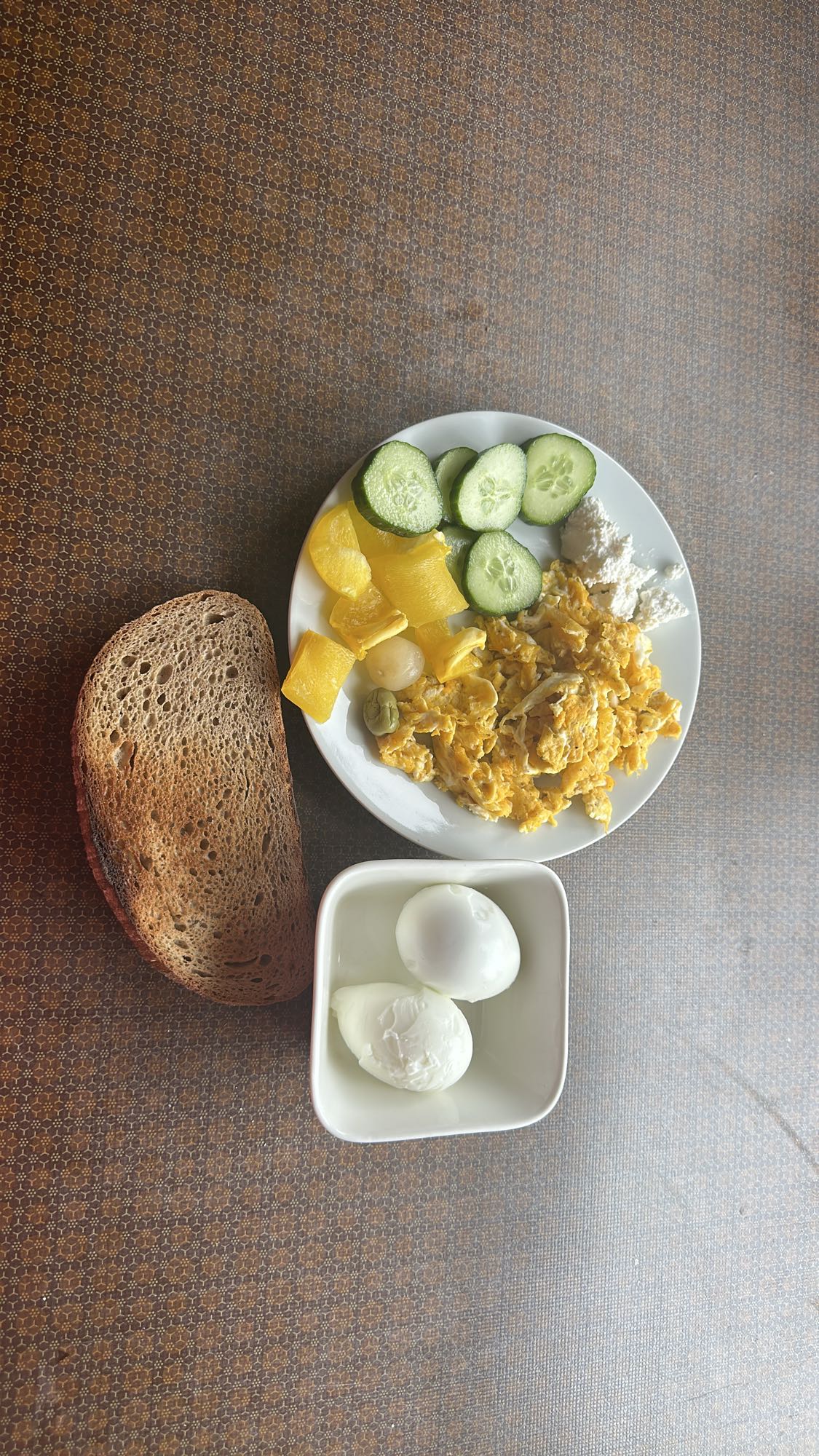 Ontbijt met ei en brood