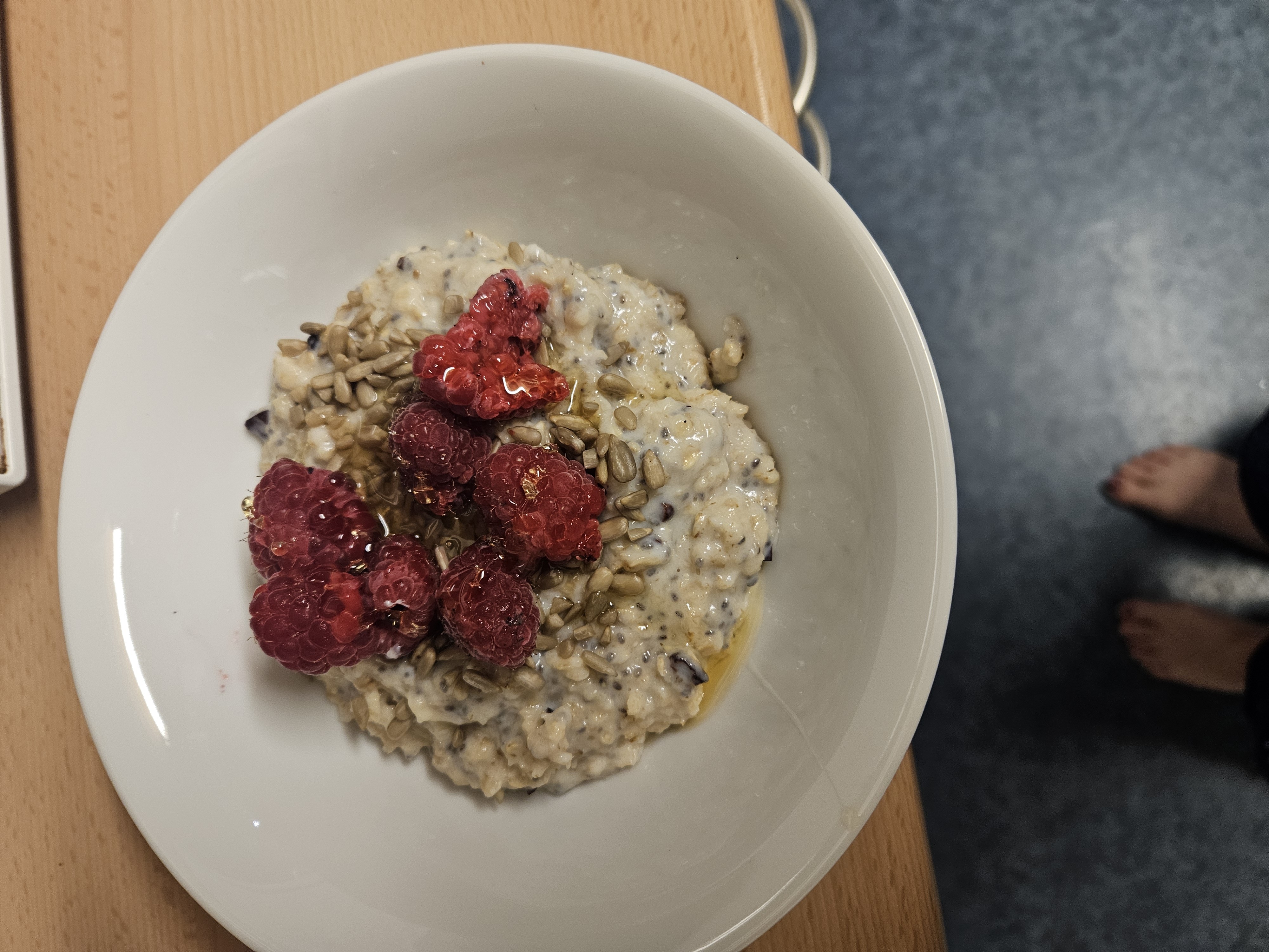 Berry seed oatmeal