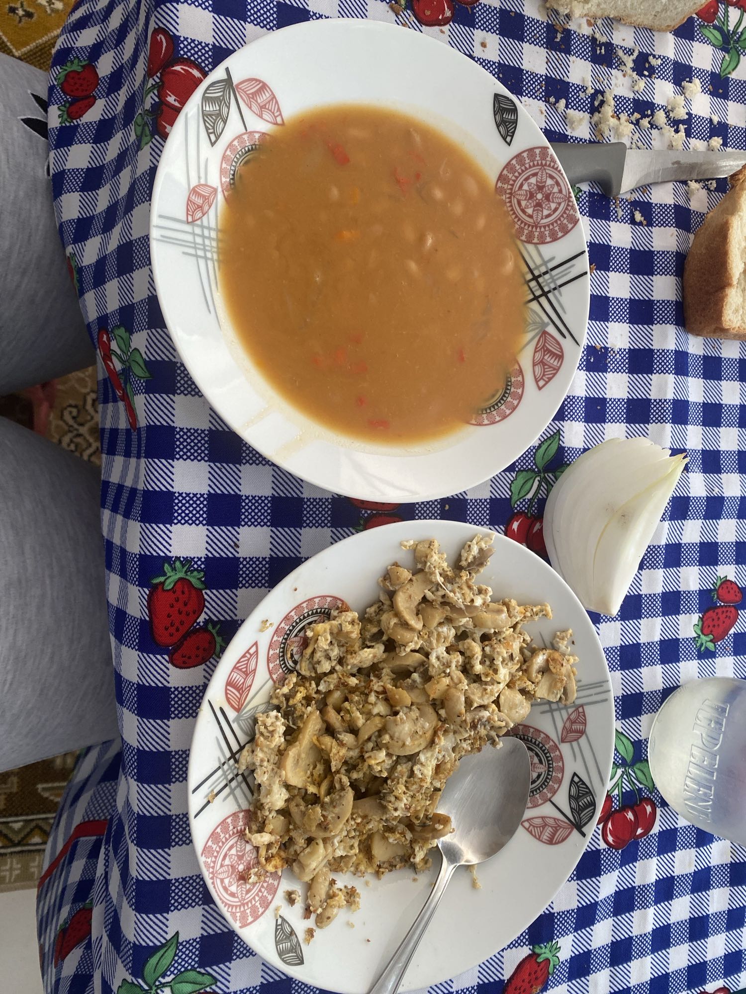 Bean soup and egg mushroom
