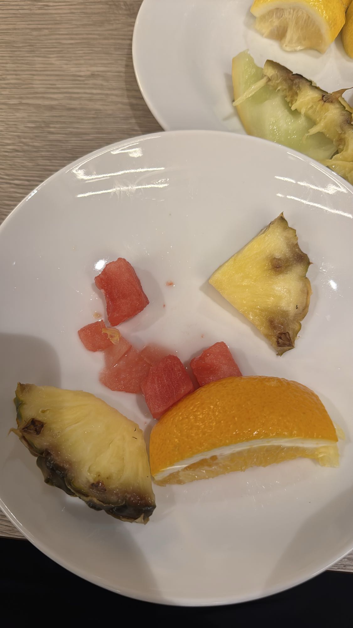 тарелка с фруктами